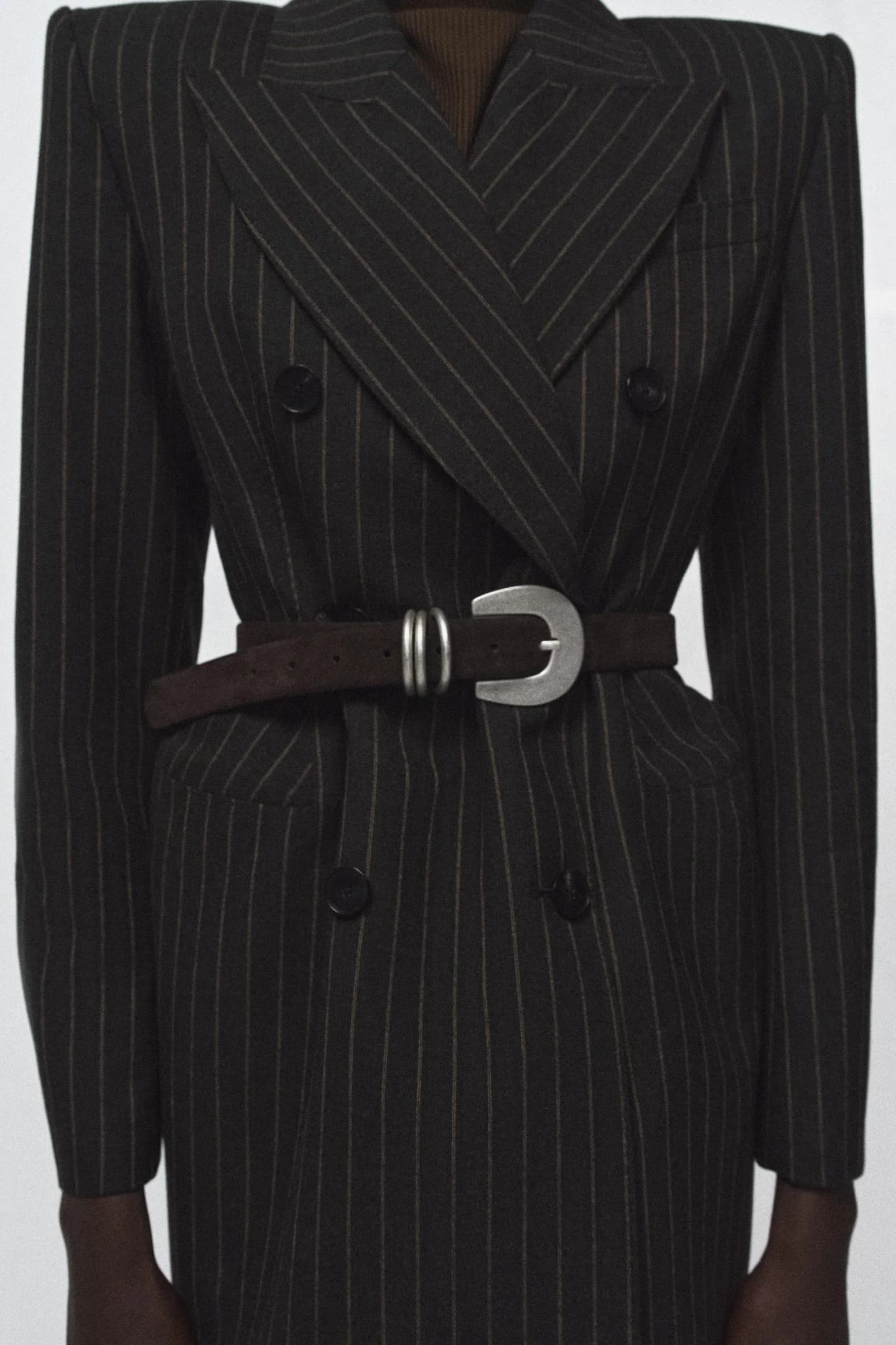 РЕМЕНЬ ИЗ 100% ЗАМШИ С ТРОЙНОЙ ПЕТЛЕЙ