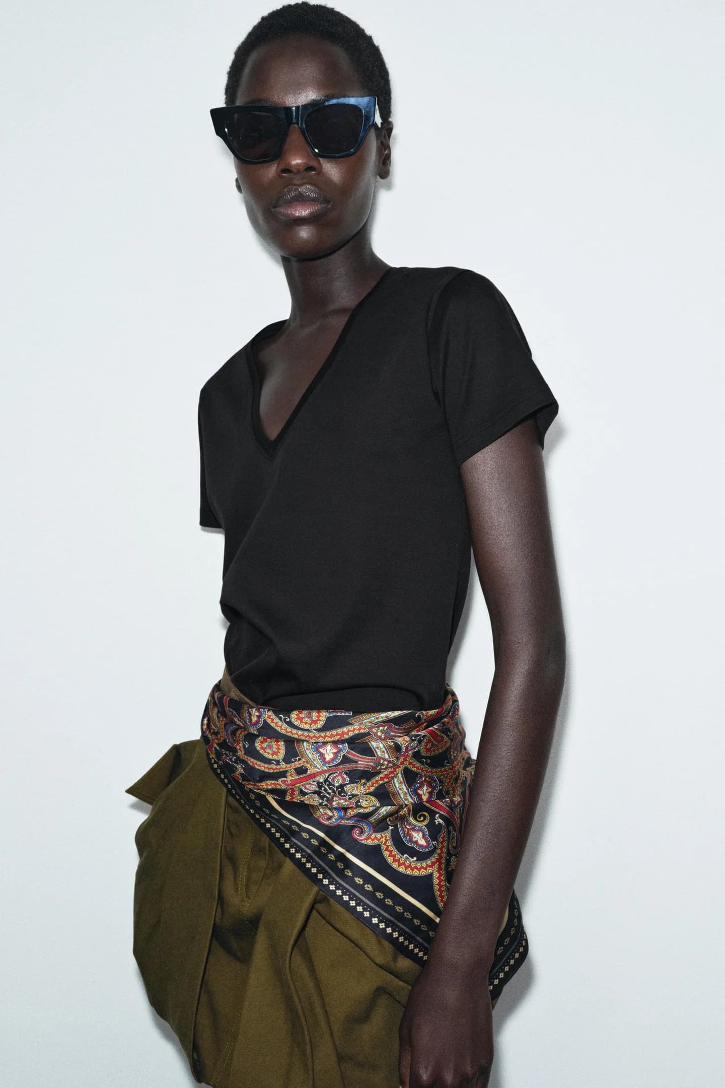 РЕМЕНЬ С ПРИНТОМ НА ШАРФЕ - фото 3