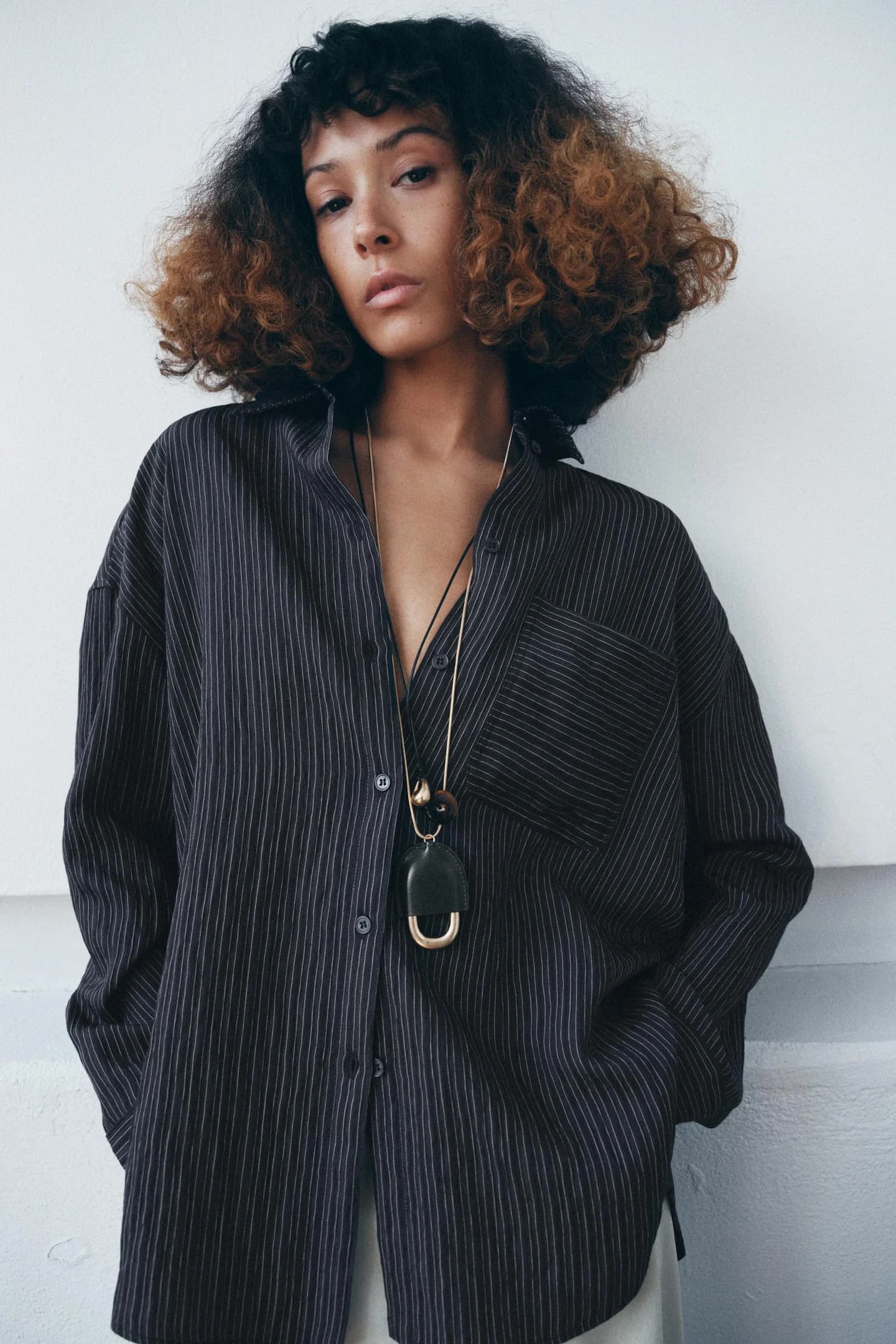 НАБОР ИЗ 2 ОЖЕРЕЛЬЕ ИЗ КОЖИ И СМОЛЫ - фото 3