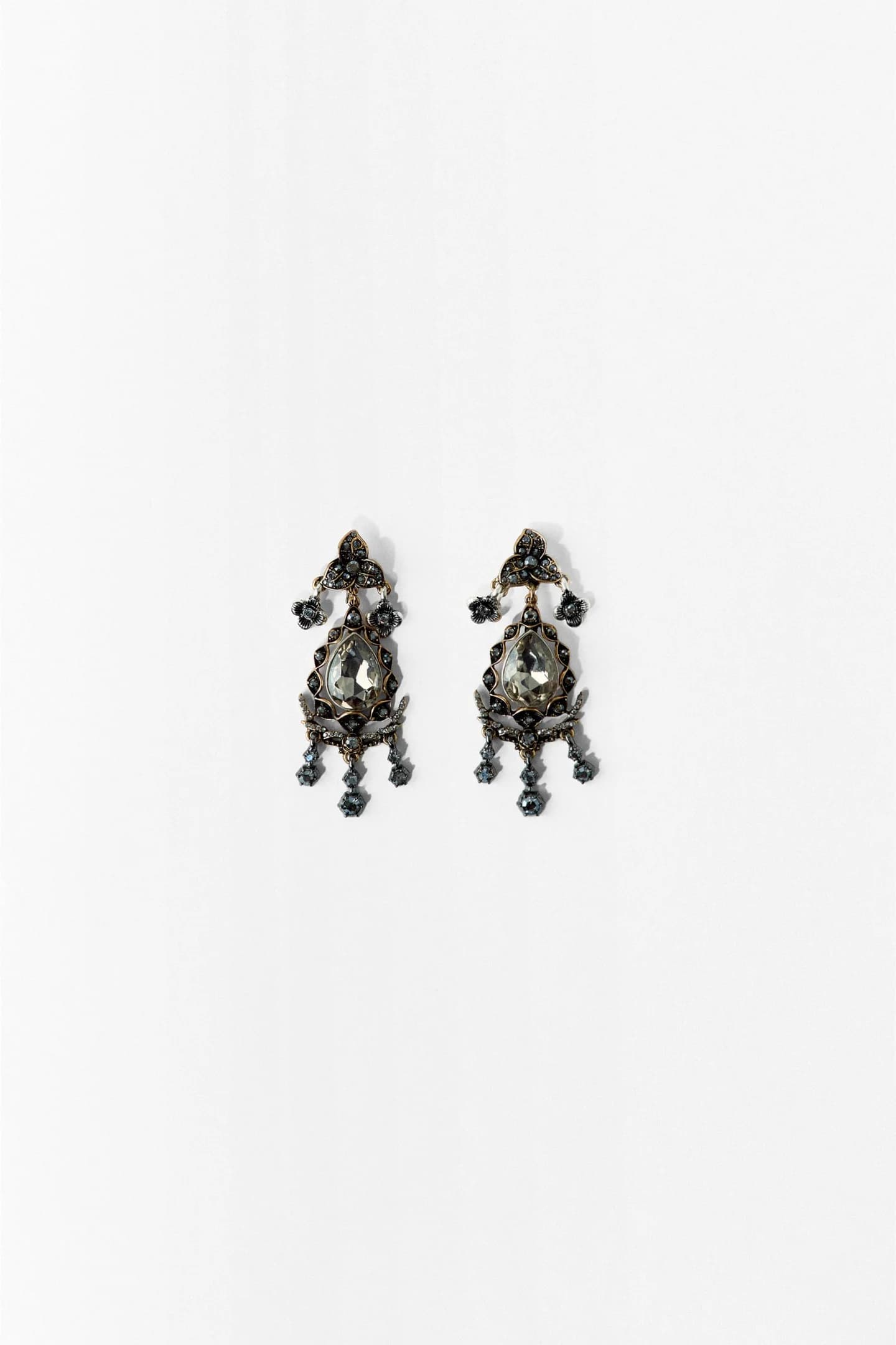 МЕТАЛЛИЧЕСКИЕ СЕРЬГИ В ФОРМЕ ЦВЕТОВ С ЮВЕЛИРНЫМ ОТДЕЛЕНИЕМ