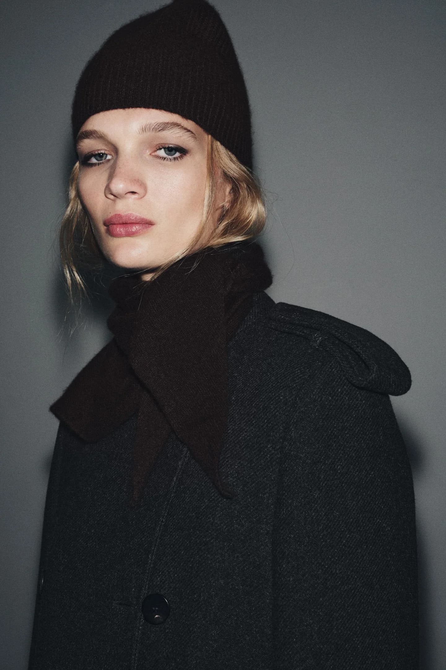 ВЯЗАННАЯ ШАПКА-БИНИ В РЕБРИКУ С НЕМНОГО ШЕРСТИ И КАШЕМИРА - фото 3