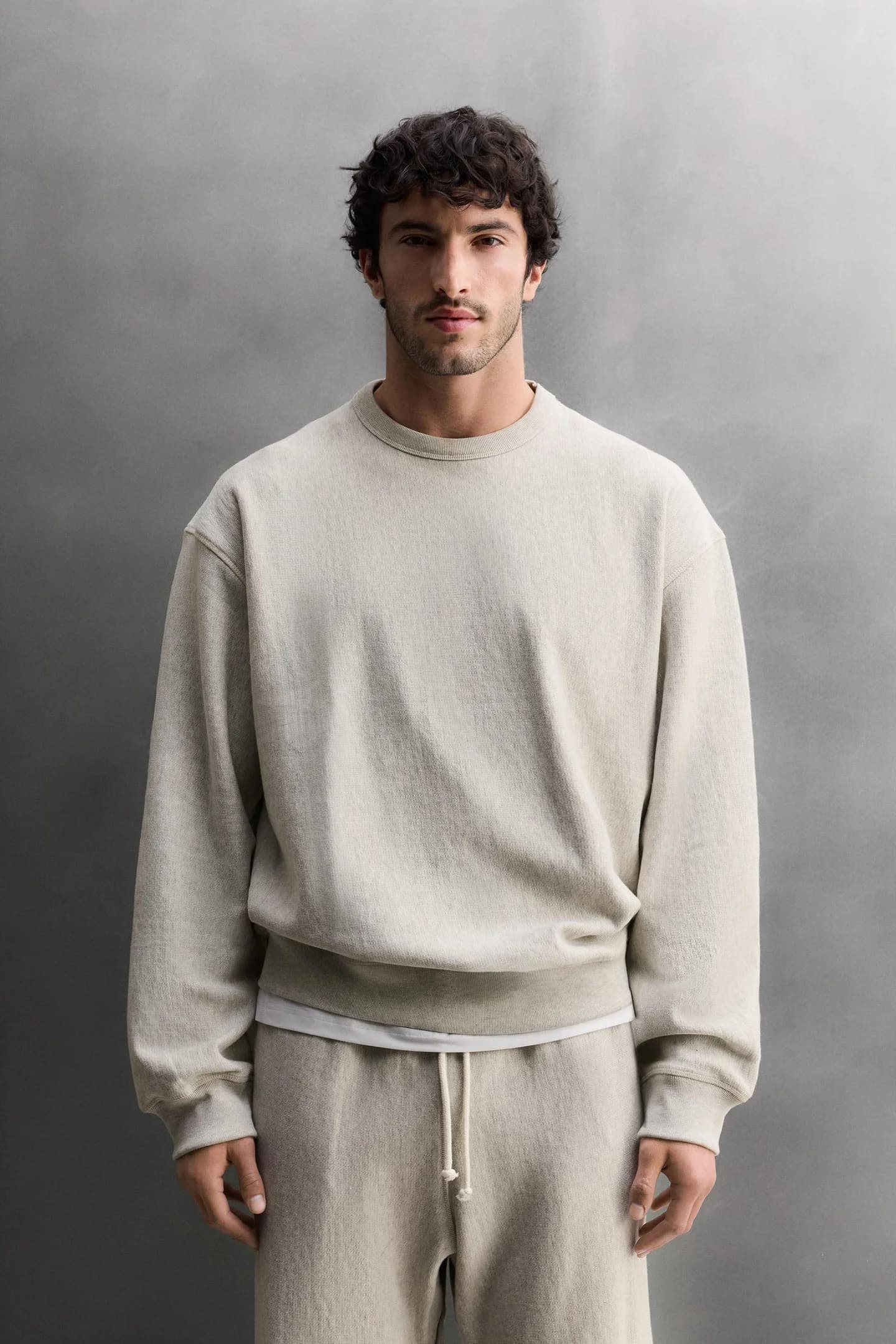 СВИТШОТ С КРУГЛЫМ ВЫРЕЗОМ