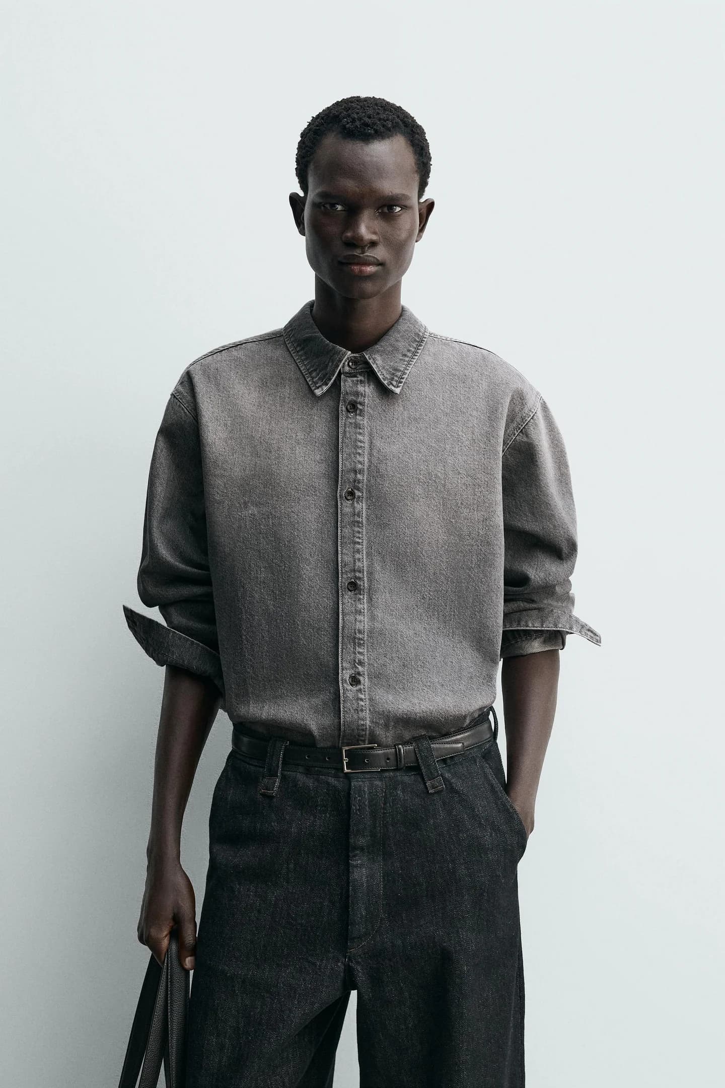 ДЖИНСОВАЯ РУБАШКА СВОБОДНОГО КРАЯ С ЭФФЕКТОМ СТИРКИ - фото 2