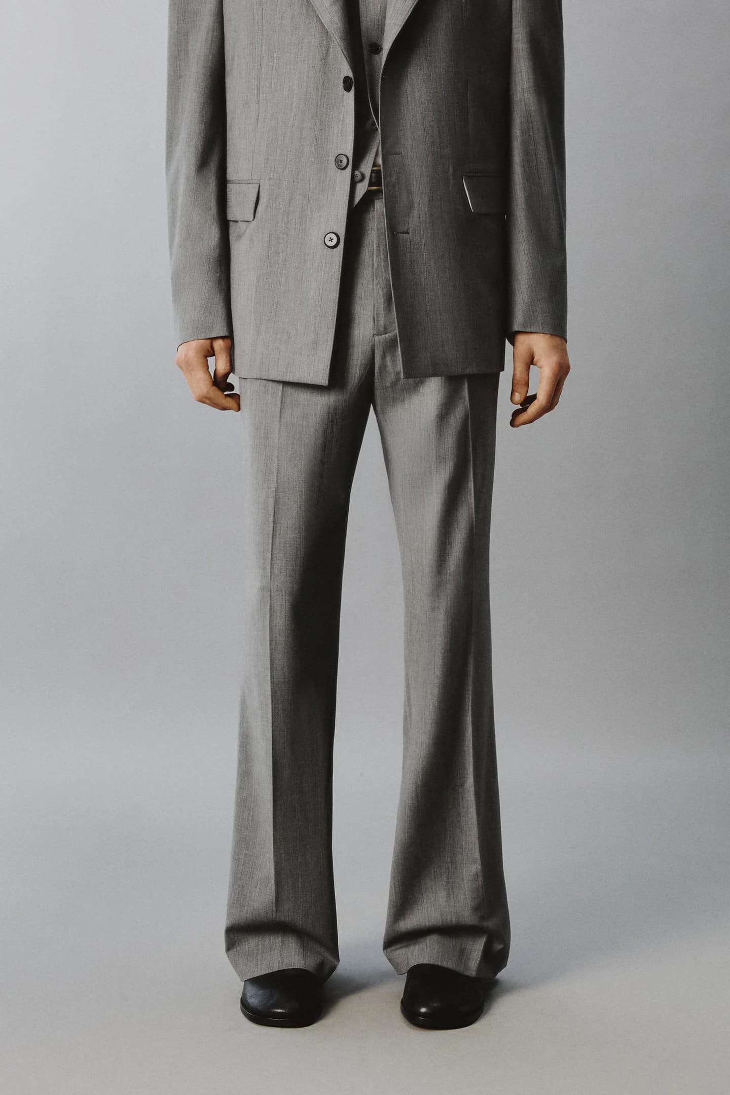 КОСТЮМНЫЕ БРЮКИ В ПОЛОСКУ, ОГРАНИЧЕННАЯ ВЫПУСКА