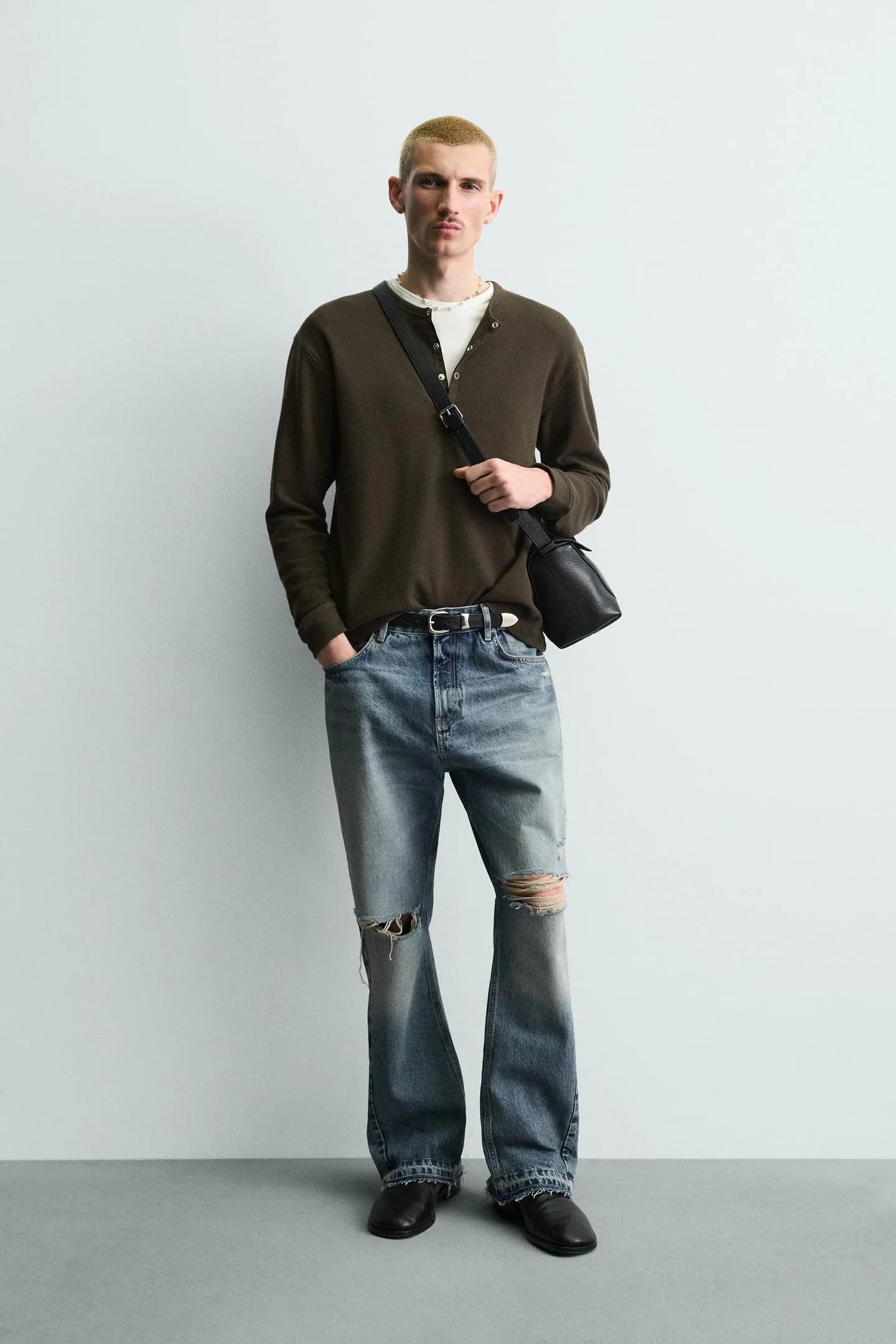 ДЖИНСЫ КЛЕШЕНЬ СО СЛЕЗАМИ - фото 2