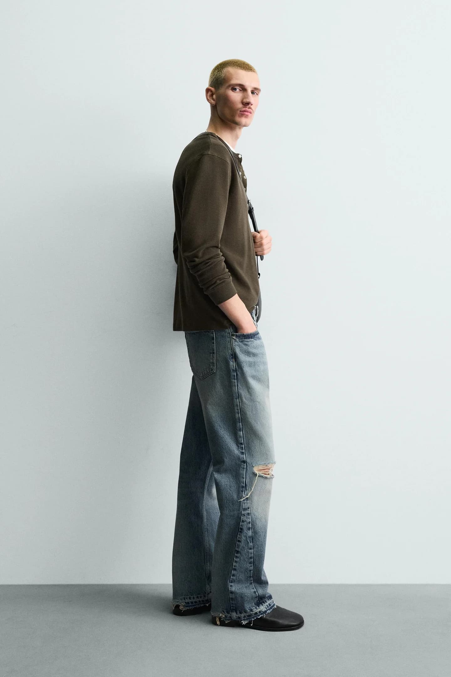 ДЖИНСЫ КЛЕШЕНЬ СО СЛЕЗАМИ - фото 3