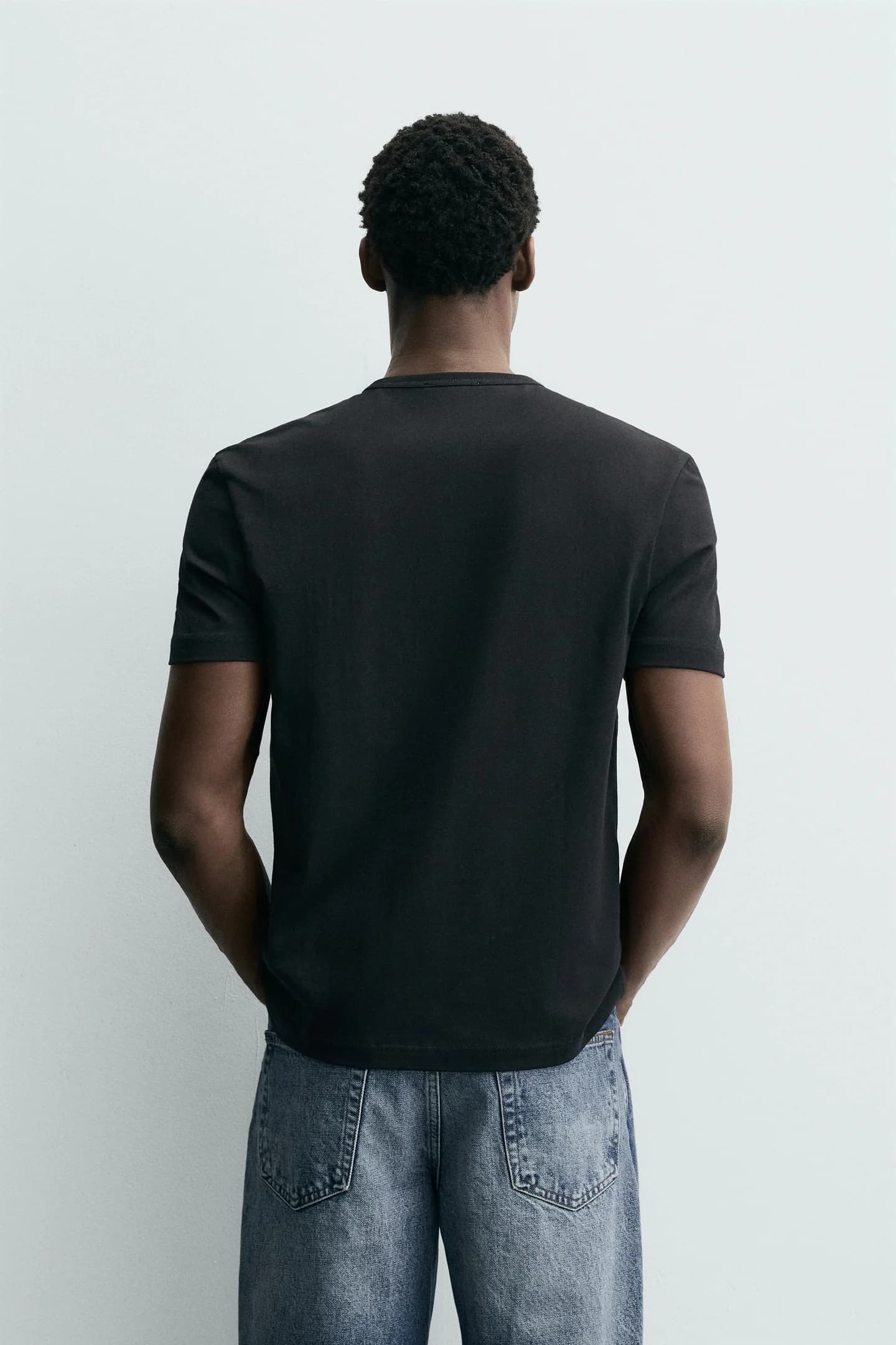 ФУТБОЛКА НА ПУГОВИЦАХ НА ШЕЕ - фото 3