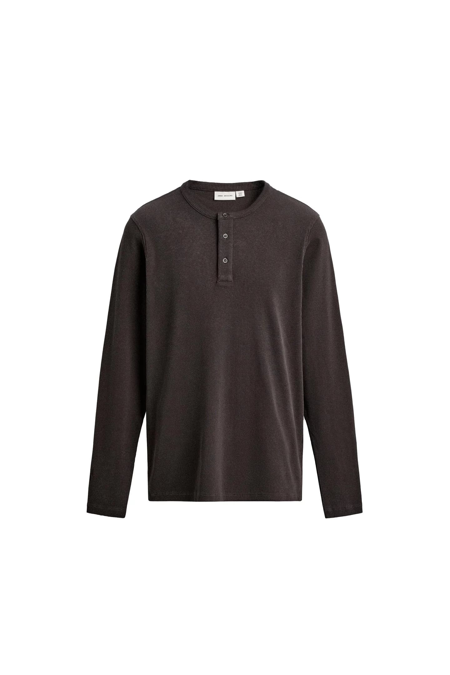 ФУТБОЛКА С РЕБКИМ ВЫРЕЗОМ И ЗАСТЕЖКОЙ НА ПУГОВИЦЫ - фото 5