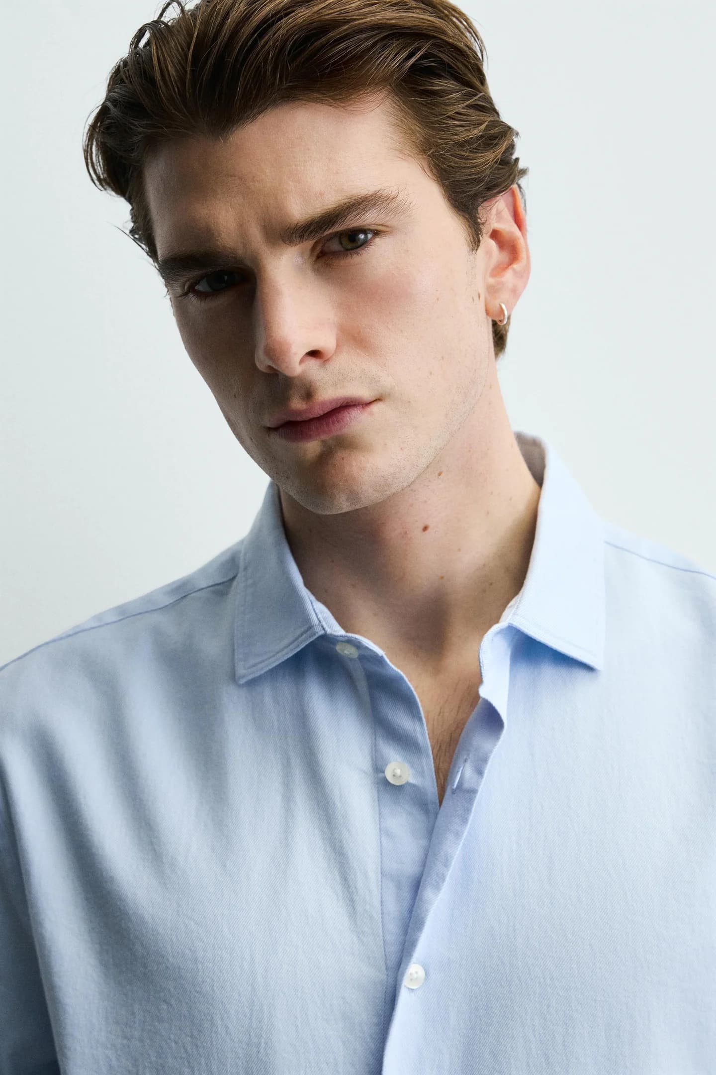 РУБАШКА ИЗ СТРУКТУРНОЙ ТКАНИ САРЖИ - фото 2