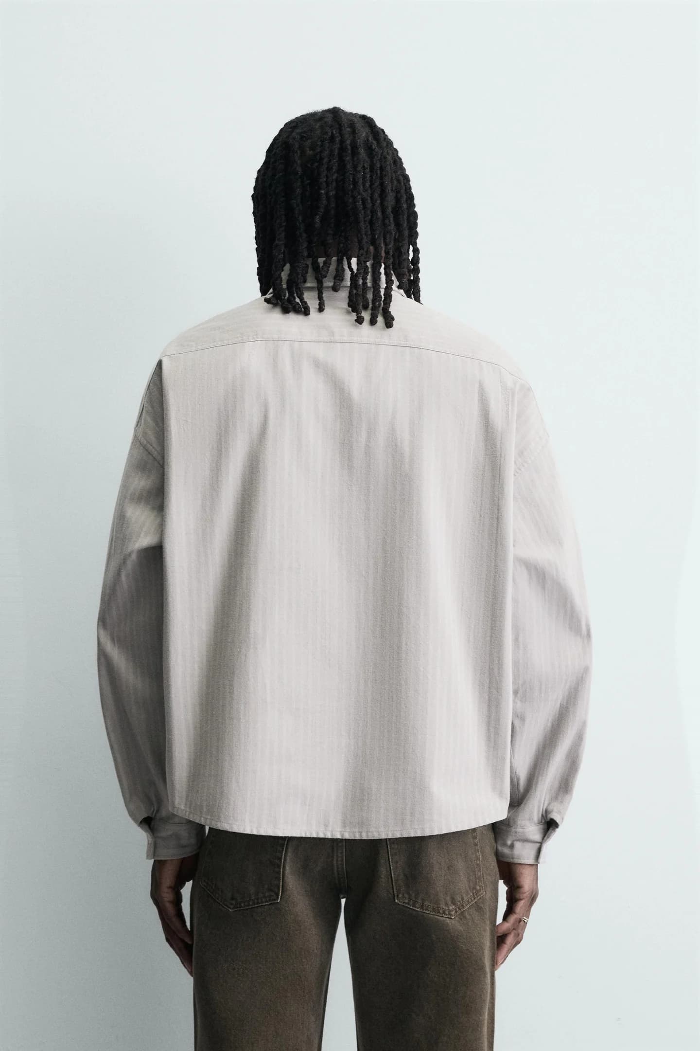 РУБАШКА В ПОЛОСКУ С КОНТРАСТНОЙ ВЫШИВКОЙ - фото 2