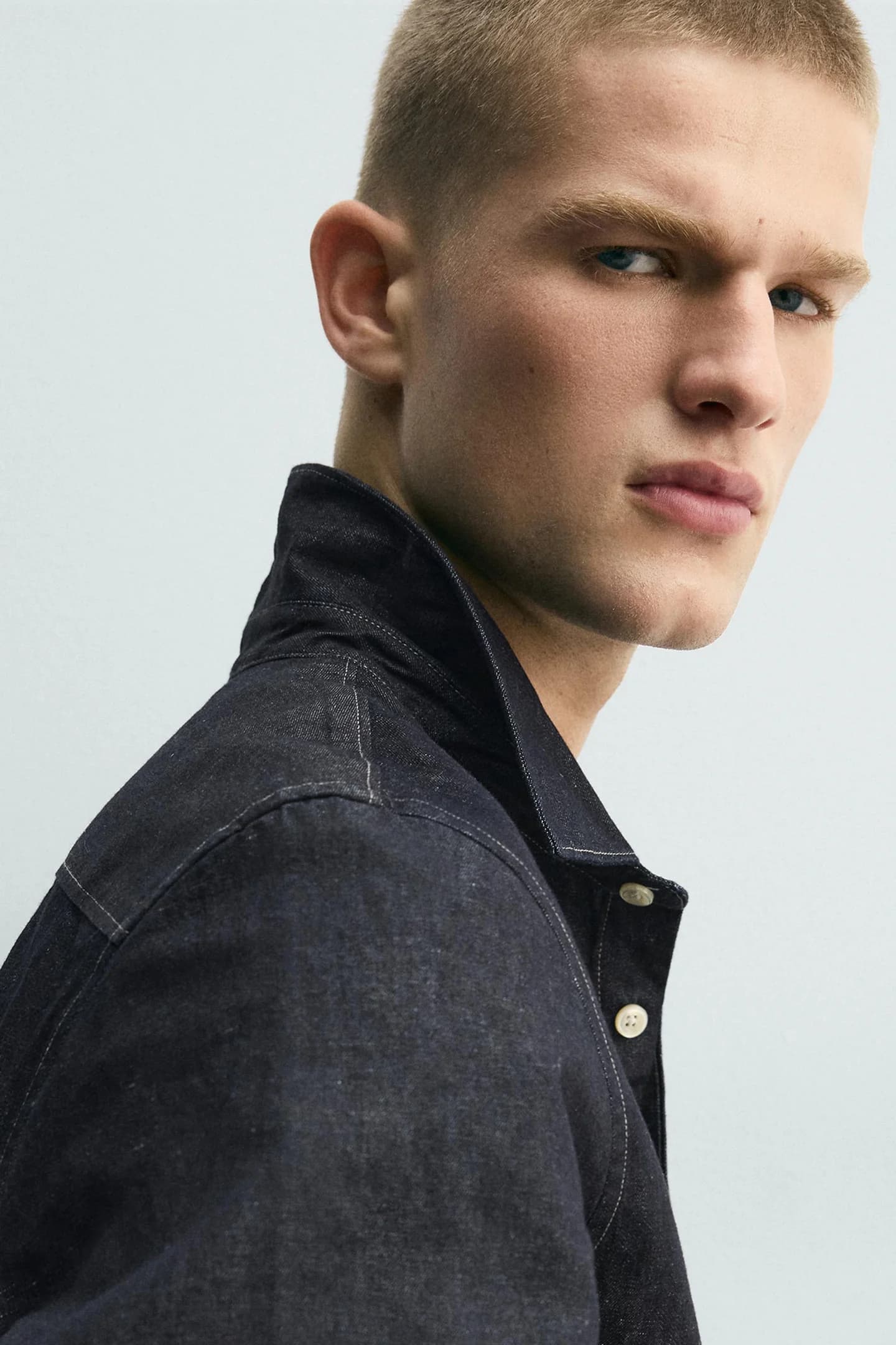 ДЖИНСОВАЯ РУБАШКА ИЗ ЛЬНА И ХЛОПКОВОЙ ТКАНИ - фото 2