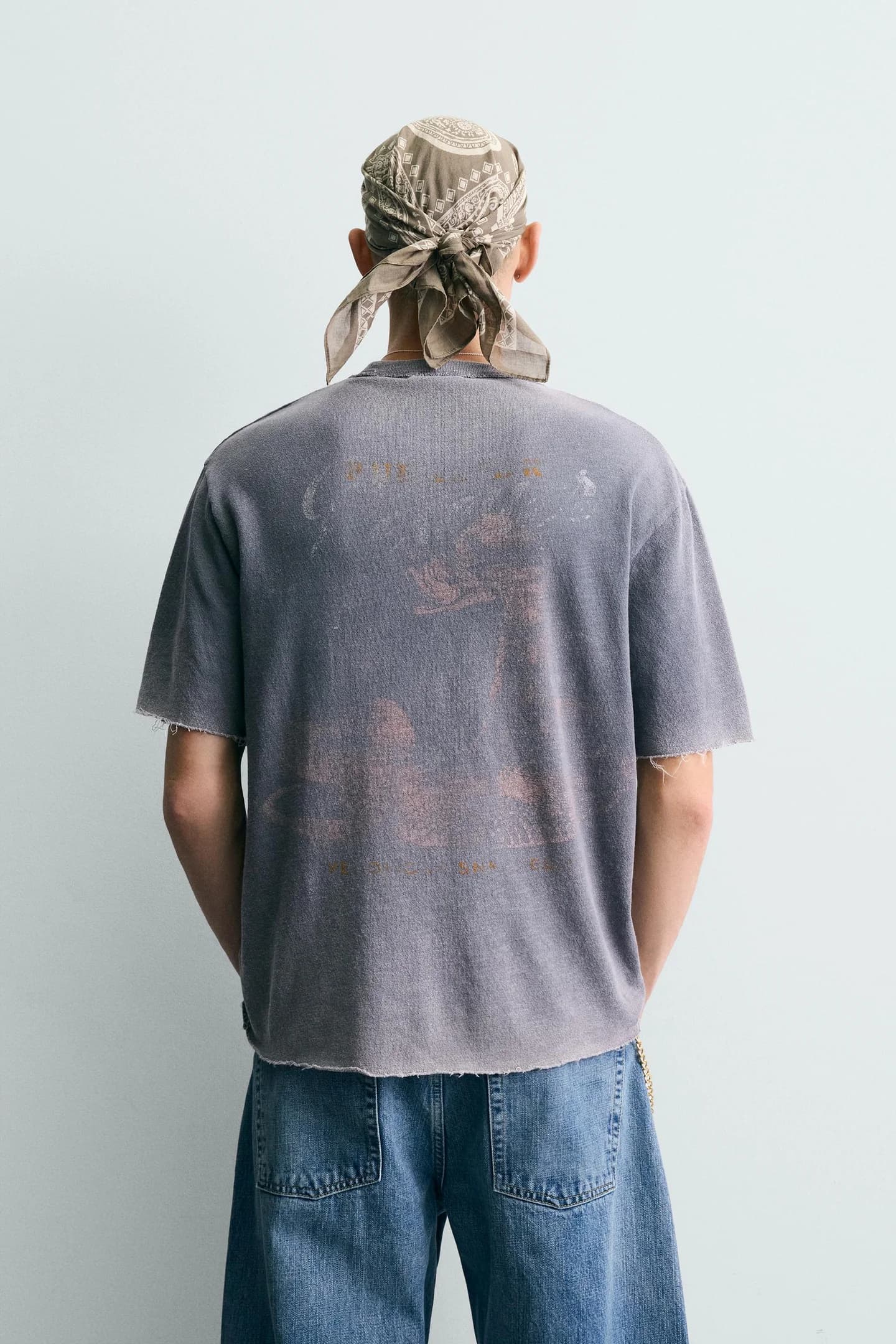 ТРИКОТАЖНАЯ ФУТБОЛКА СВОБОДНОГО КРОЯ С ЭФФЕКТОМ СТИРКИ - фото 2