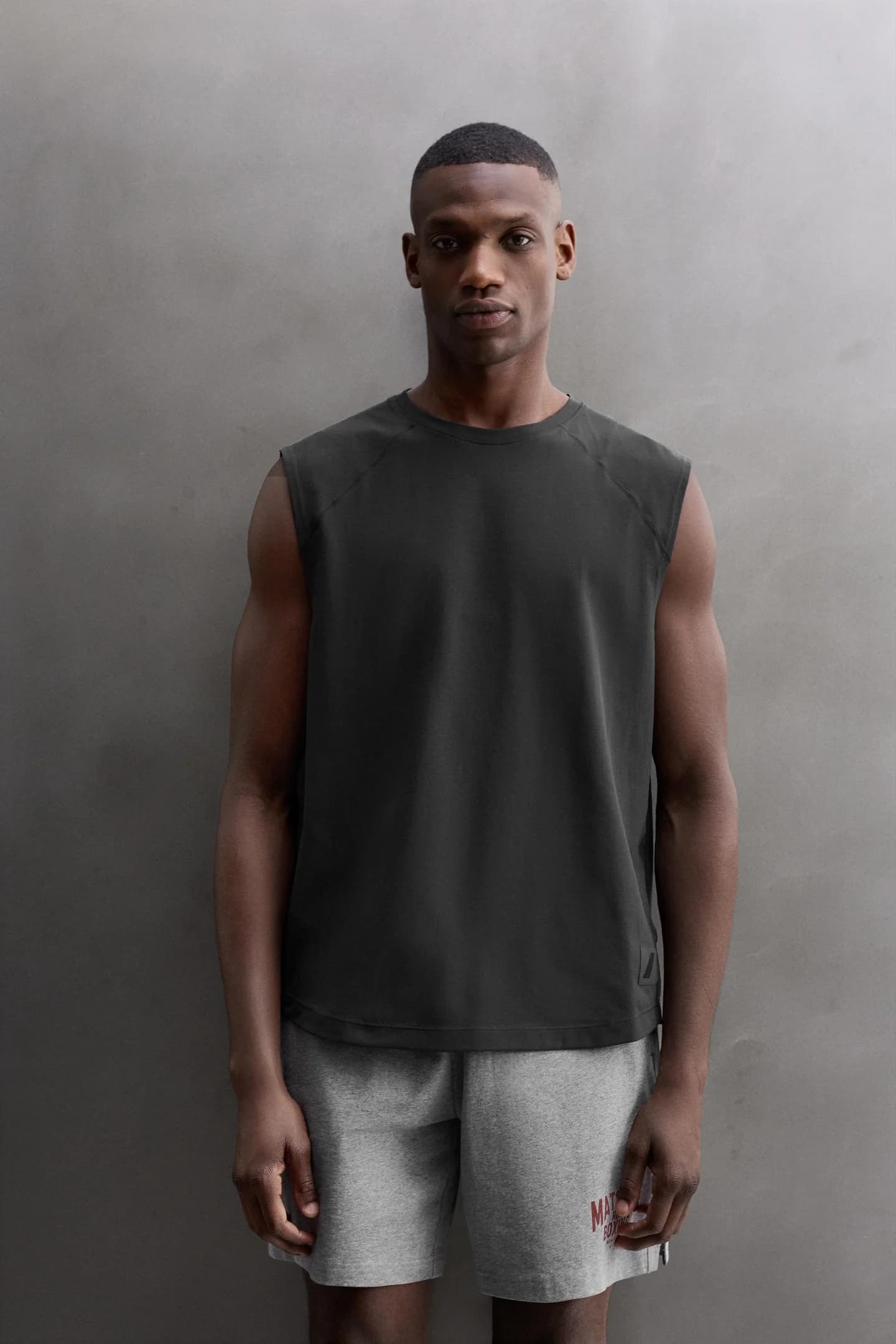 ФУТБОЛКА БЕЗ РУКАВОВ ИЗ ТЕХНИЧЕСКОЙ ТКАНИ