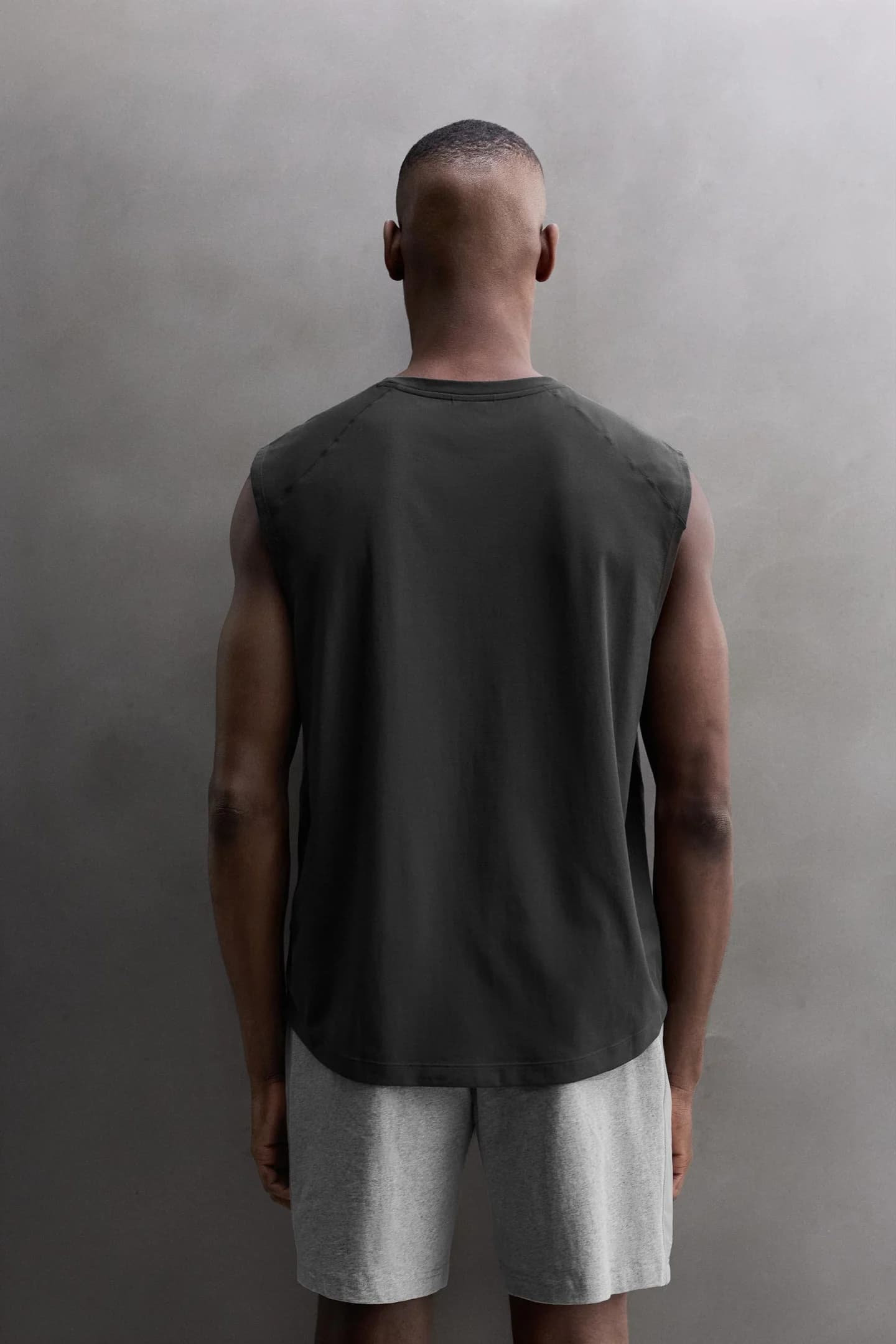 ФУТБОЛКА БЕЗ РУКАВОВ ИЗ ТЕХНИЧЕСКОЙ ТКАНИ - фото 2