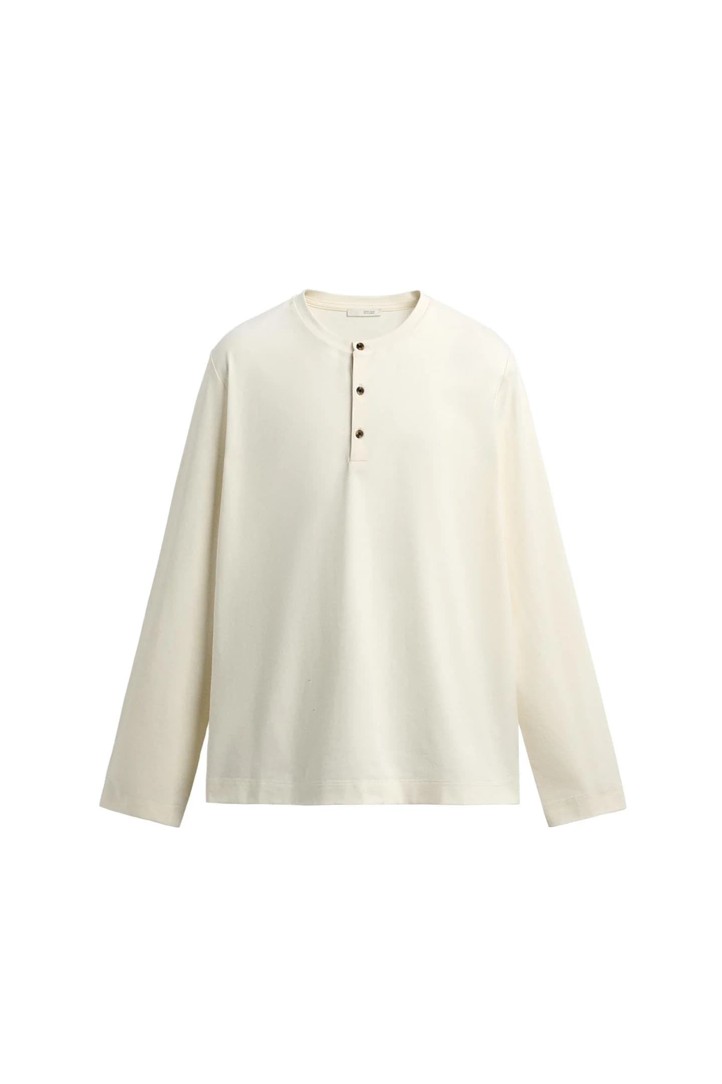 МЯГКАЯ ФУТБОЛКА С ЗАСТЕЖКОЙ НА ПУГОВИЦЕ НА ШЕЕ - фото 3