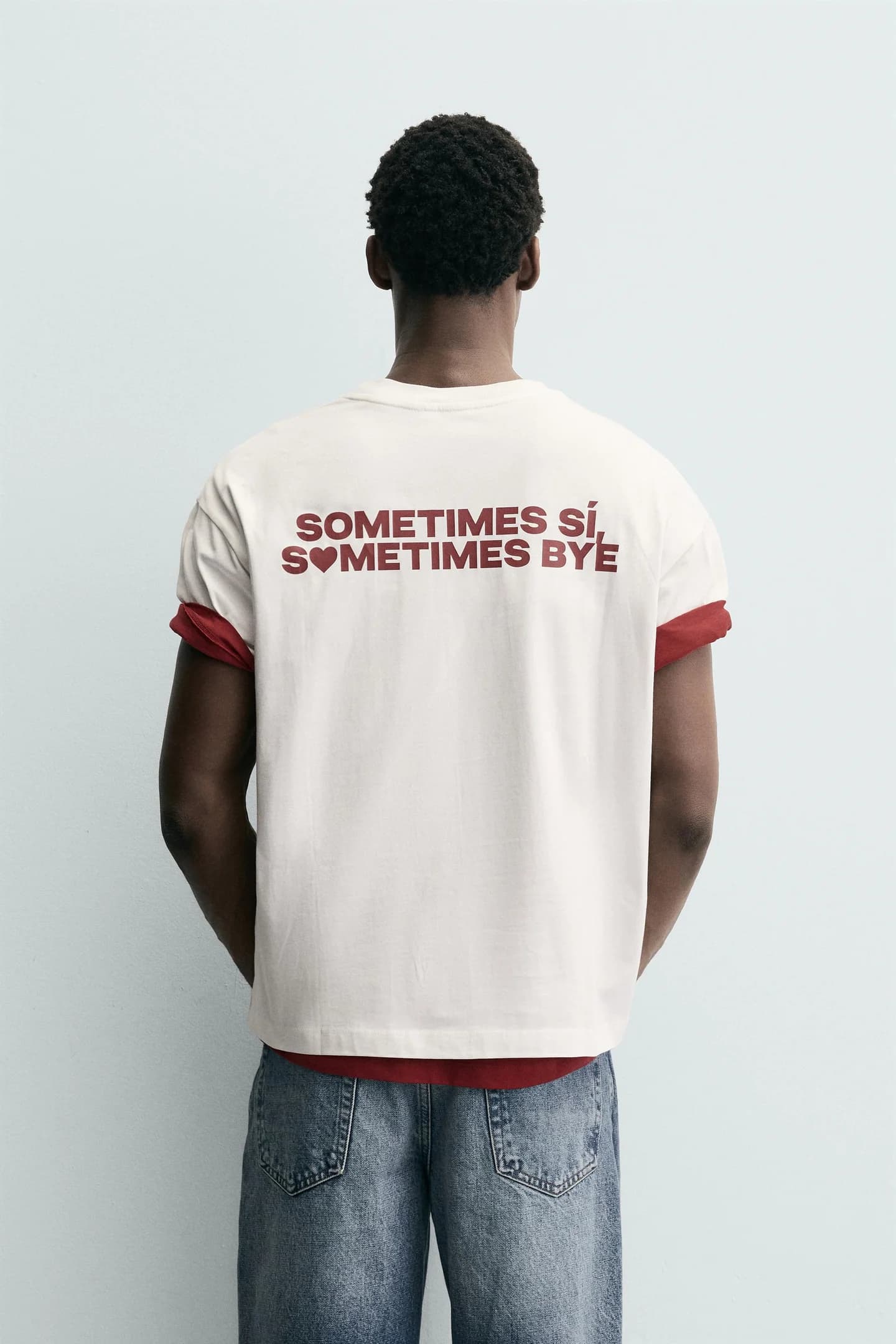 ФУТБОЛКА С КАРМАНОМ И ТЕКСТОВЫМ ПРИНТОМ - фото 3