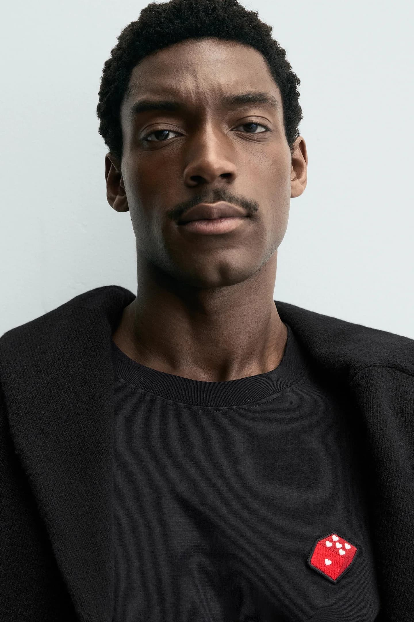 ФУТБОЛКА С НАШИВКОЙ КОСТИ И СЕРДЦЕ - фото 2