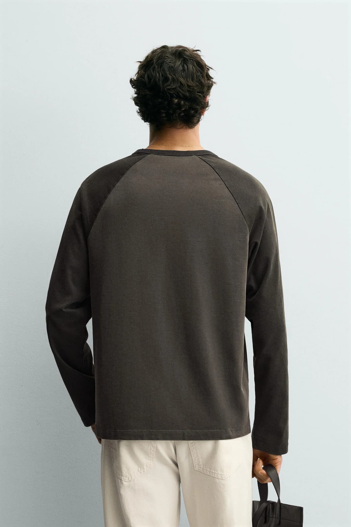 ФУТБОЛКА С ЦВЕТНЫМИ ВСТАВКАМИ - фото 2