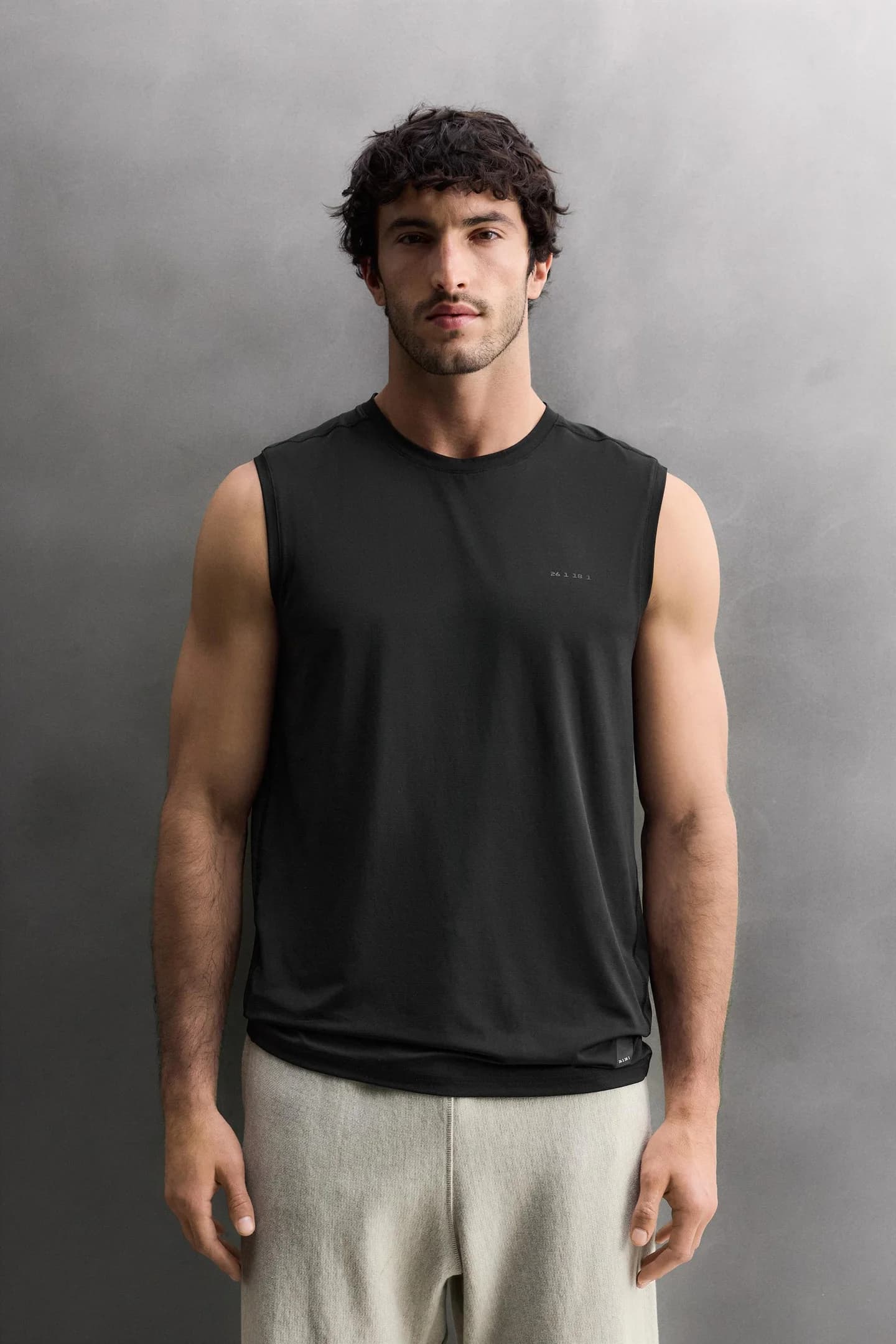 ФУТБОЛКА БЕЗ РУКАВОВ ИЗ ТЕХНИЧЕСКОЙ ТКАНИ