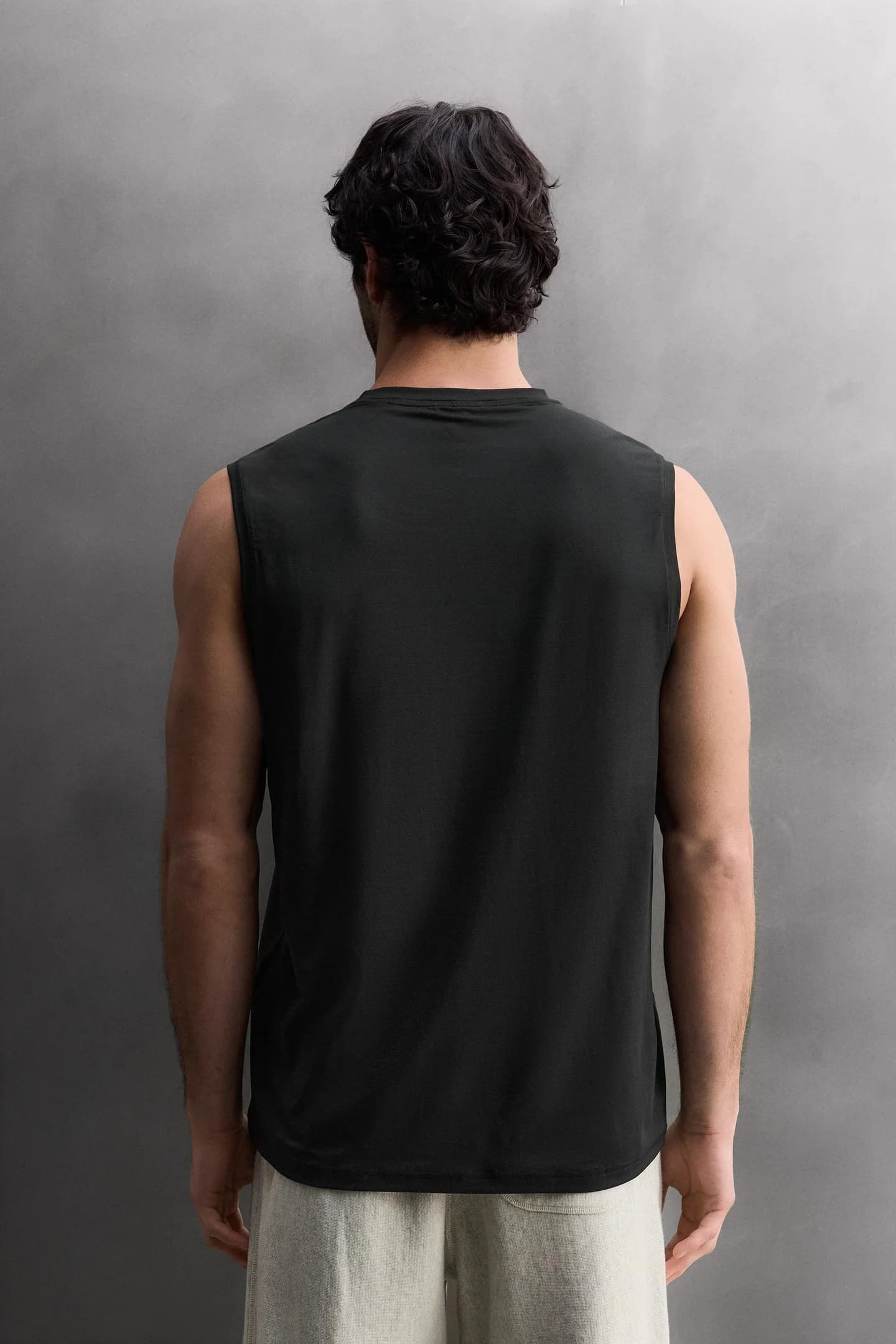 ФУТБОЛКА БЕЗ РУКАВОВ ИЗ ТЕХНИЧЕСКОЙ ТКАНИ - фото 2