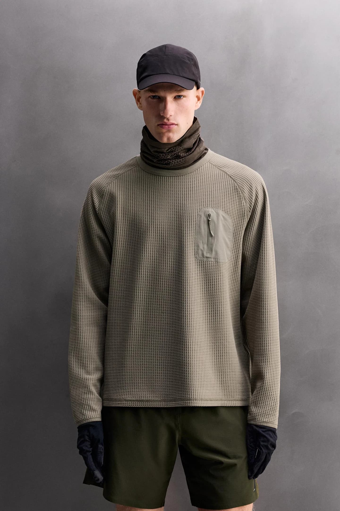 ФУТБОЛКА С КАРМАНОМ ИЗ ВСТРОЕННОЙ ТКАНИ