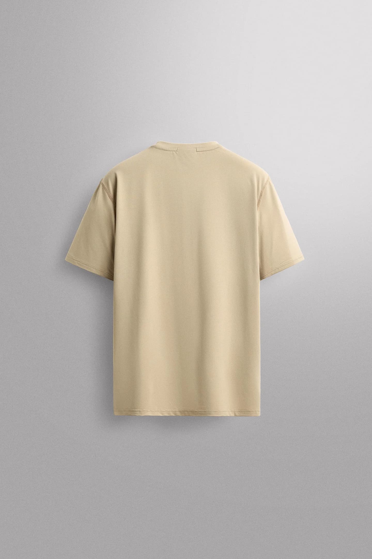 ФУТБОЛКА ИЗ БАЗОВОЙ КОЛЛЕКЦИИ ИЗ ТЕХНИЧЕСКОЙ ТКАНИ - фото 4