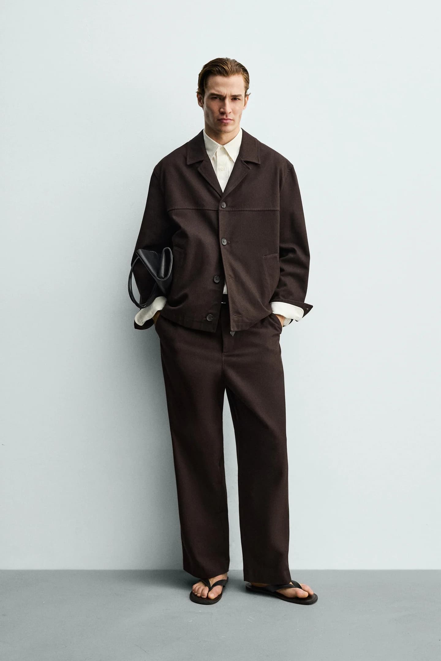 БРЮКИ ВОЗДУШНОГО КРАЯ ИЗ СТРУКТУРНОЙ ТКАНИ