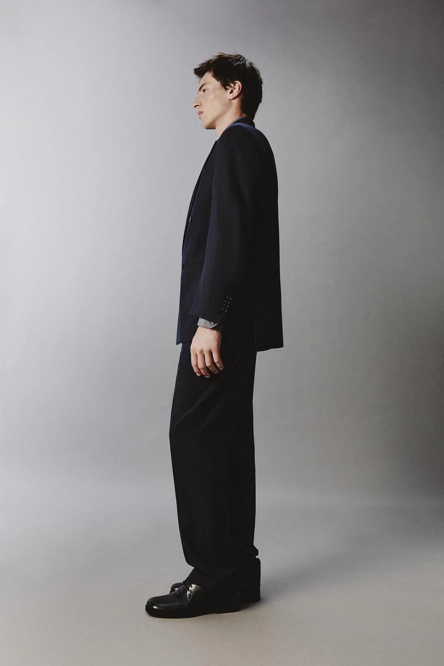 КОСТЮМНЫЕ БРЮКИ ПРЯМОГО КРОЯ, ОГРАНИЧЕННАЯ ВЫПУСК ИЗ ШЕРСТЯНОЙ ТКАНИ - фото 2