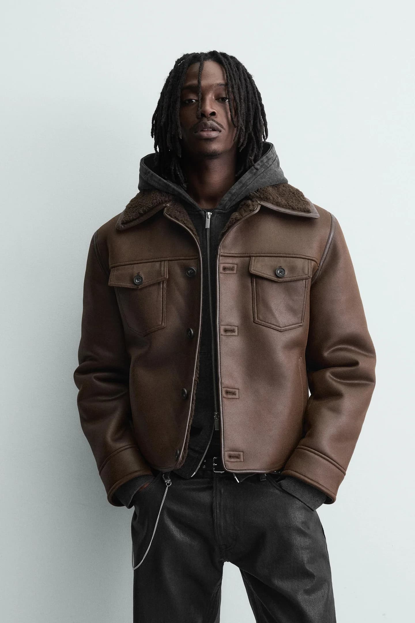 КУРТКА ИЗ ДВУХСЛОЙНОЙ ИСКУССТВЕННОЙ КОЖИ