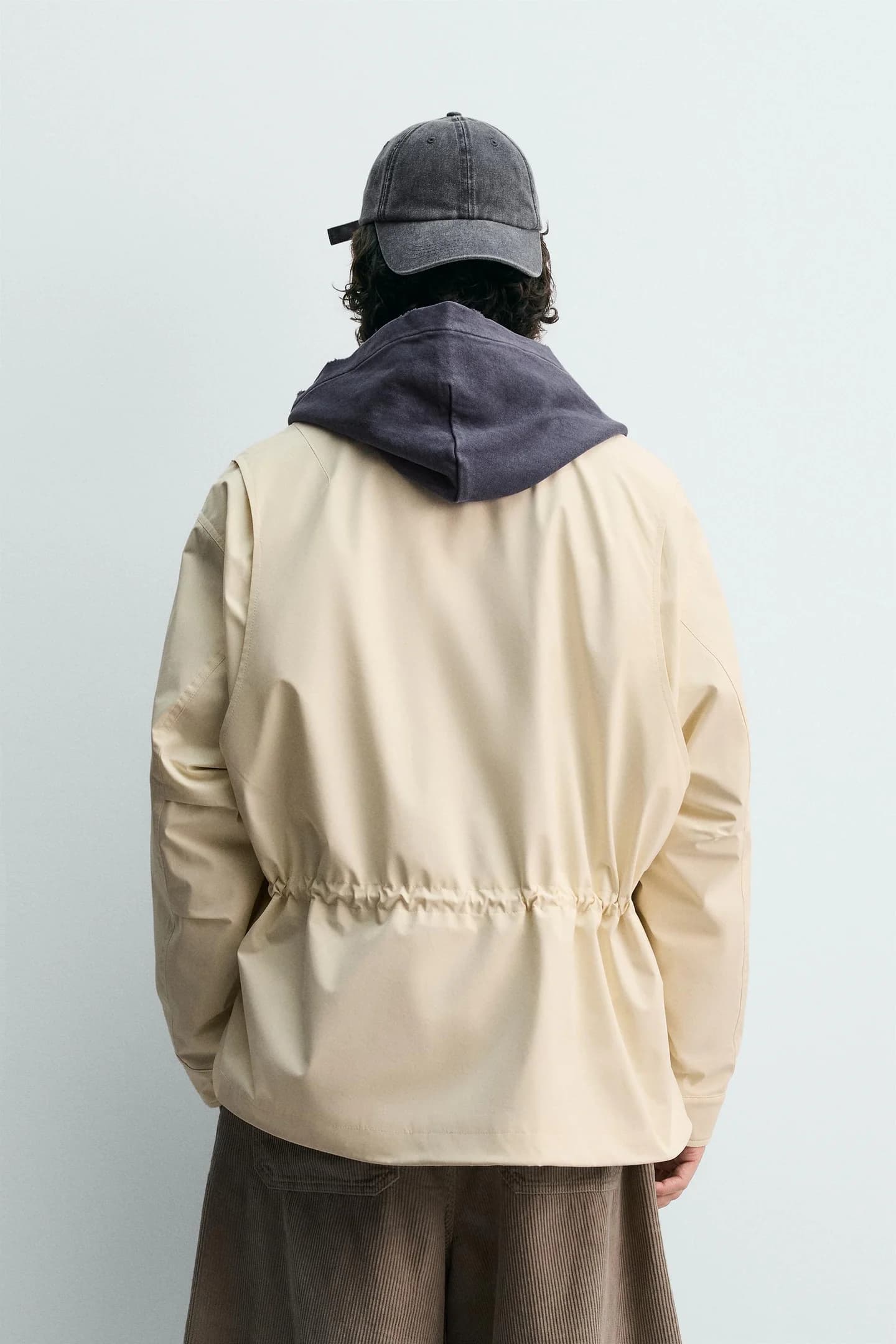 ПАРКА ИЗ ТЕХНИЧЕСКОЙ ТКАНИ СВОБОДНОГО КРОЯ, ОГРАНИЧЕННАЯ ВЫПУСКА - фото 2