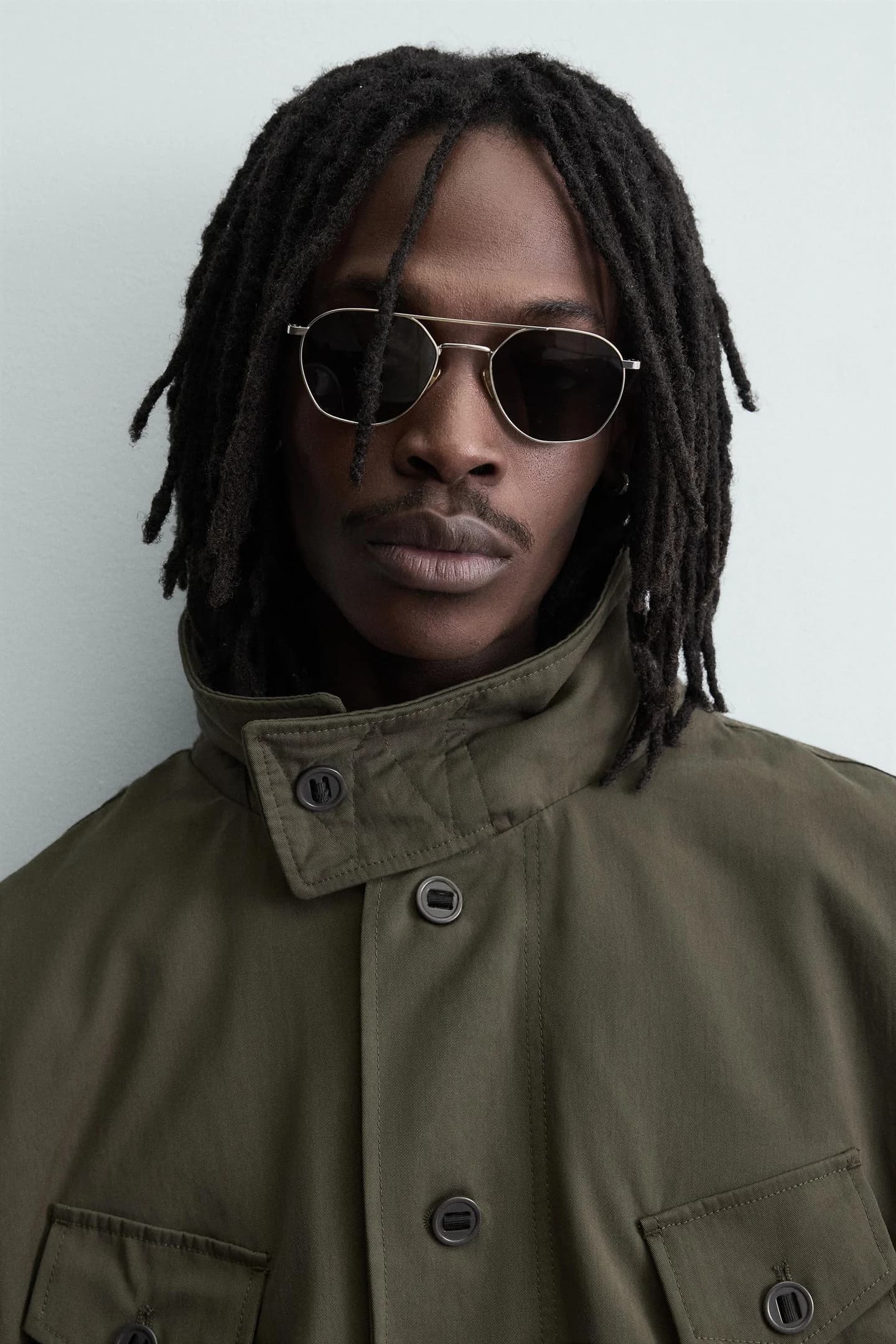 ЛЕГКАЯ КУРТКА С КАРМАНАМИ - фото 2