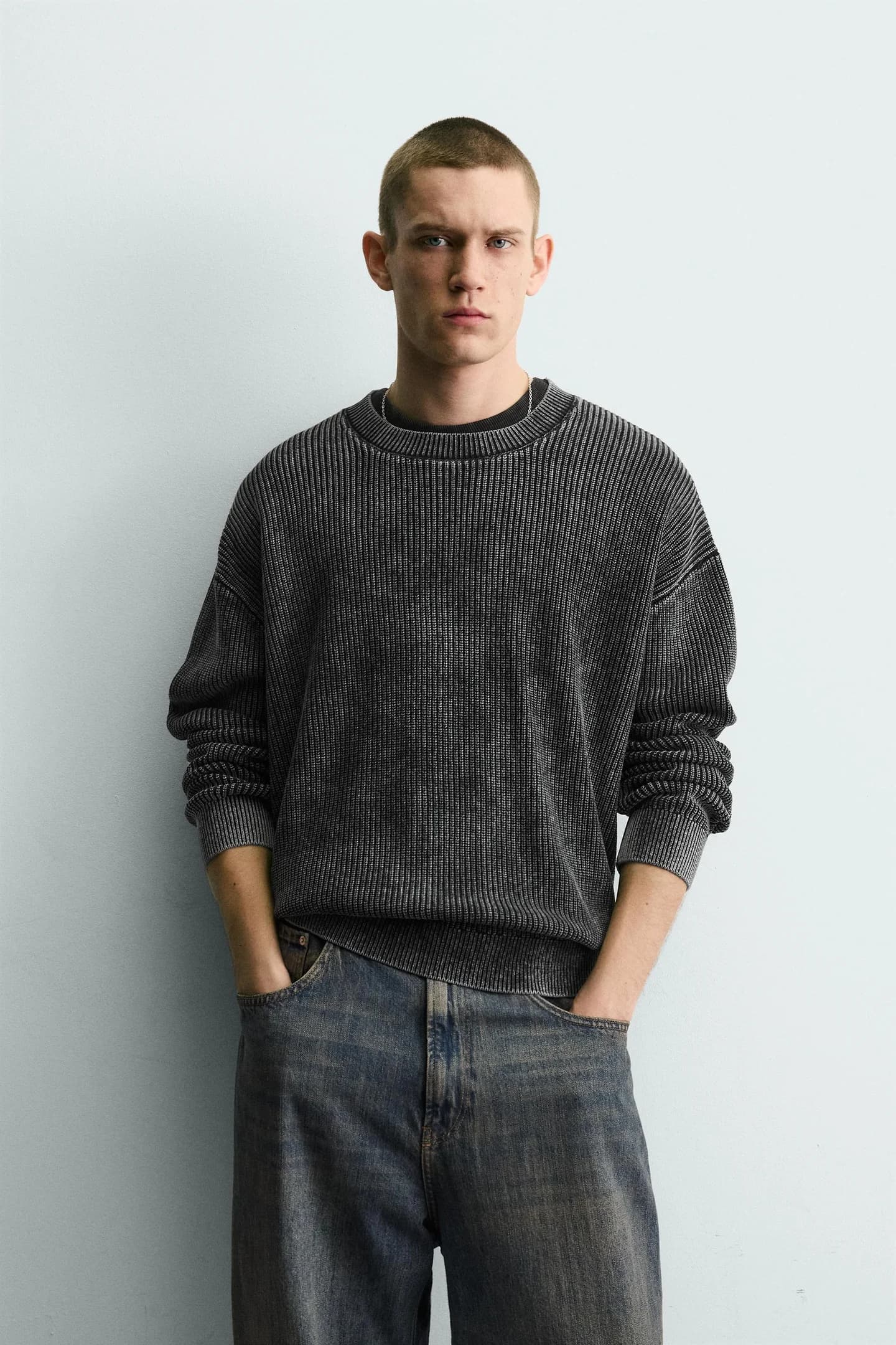 СТРУКТУРНЫЙ ТРИКОТАЖНЫЙ СВИТЕР С ЭФФЕКТОМ СТИРКИ - фото 3