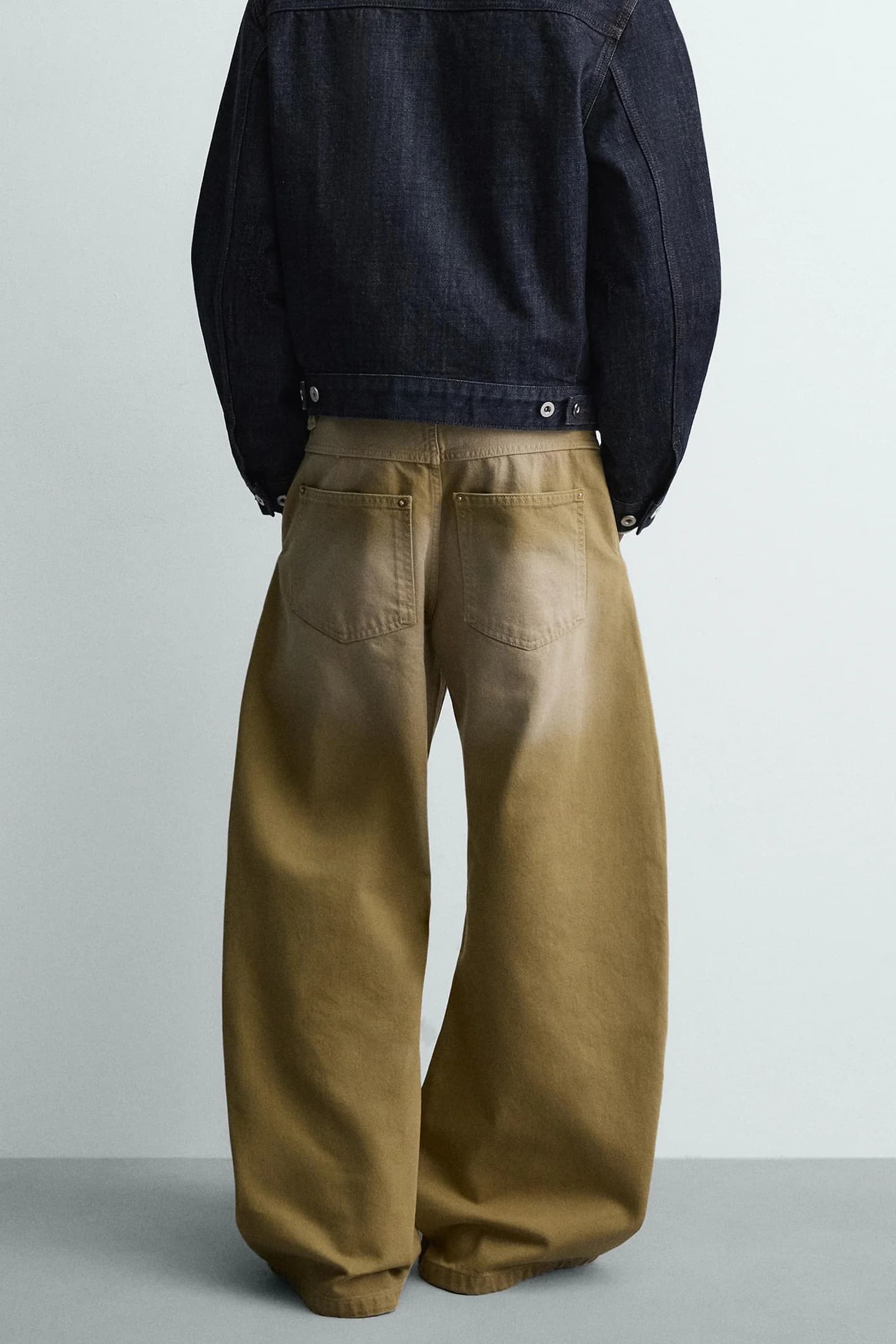 ДЖИНСЫ БАЛЛОННОГО КРОЯ С ЭФФЕКТОМ СТИРКИ - фото 3