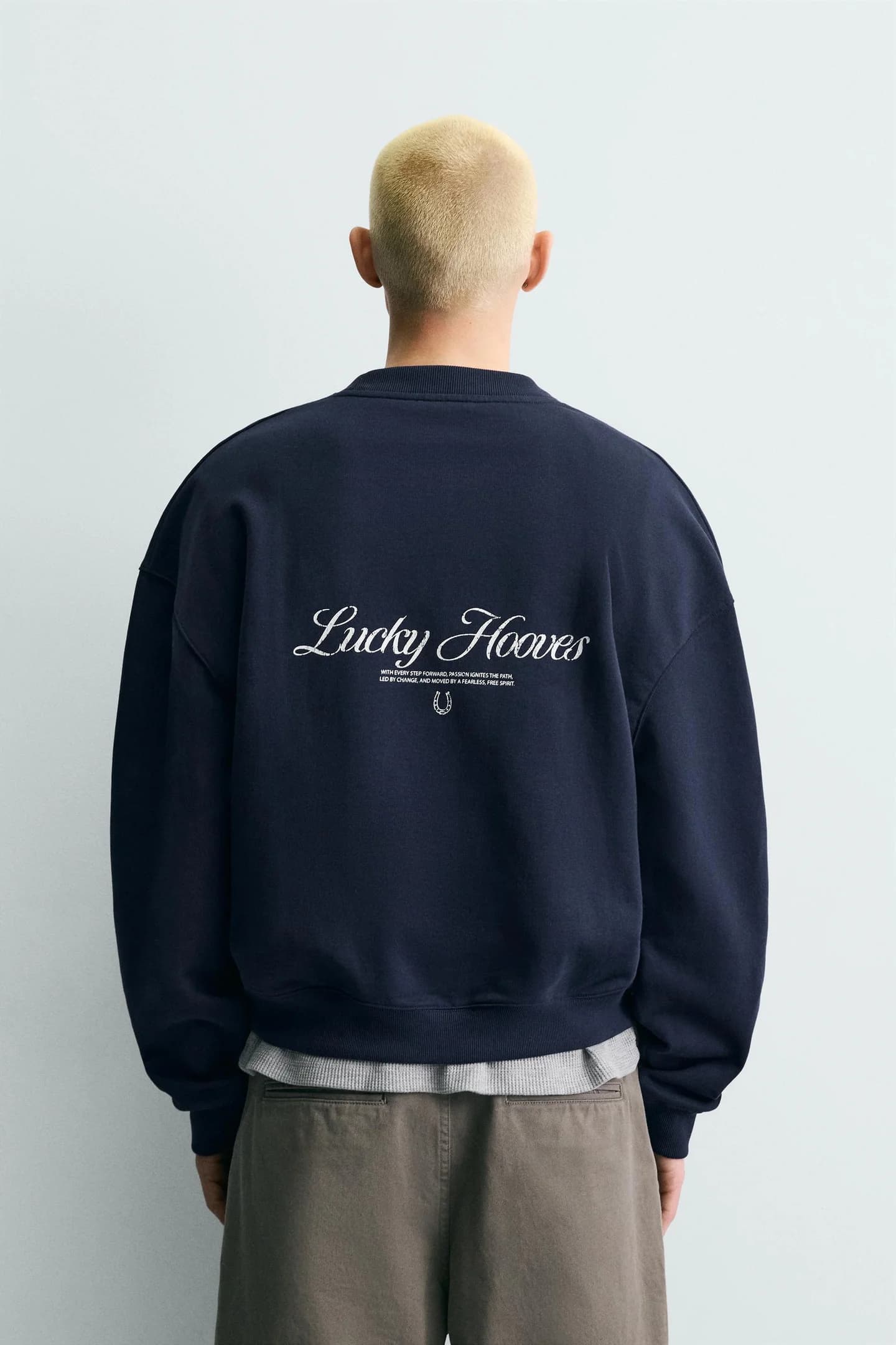 СВИТШОТ С КРУГЛЫМ ВЫРЕЗОМ С ПРИНТОМ ЛОШАДЬ - фото 2