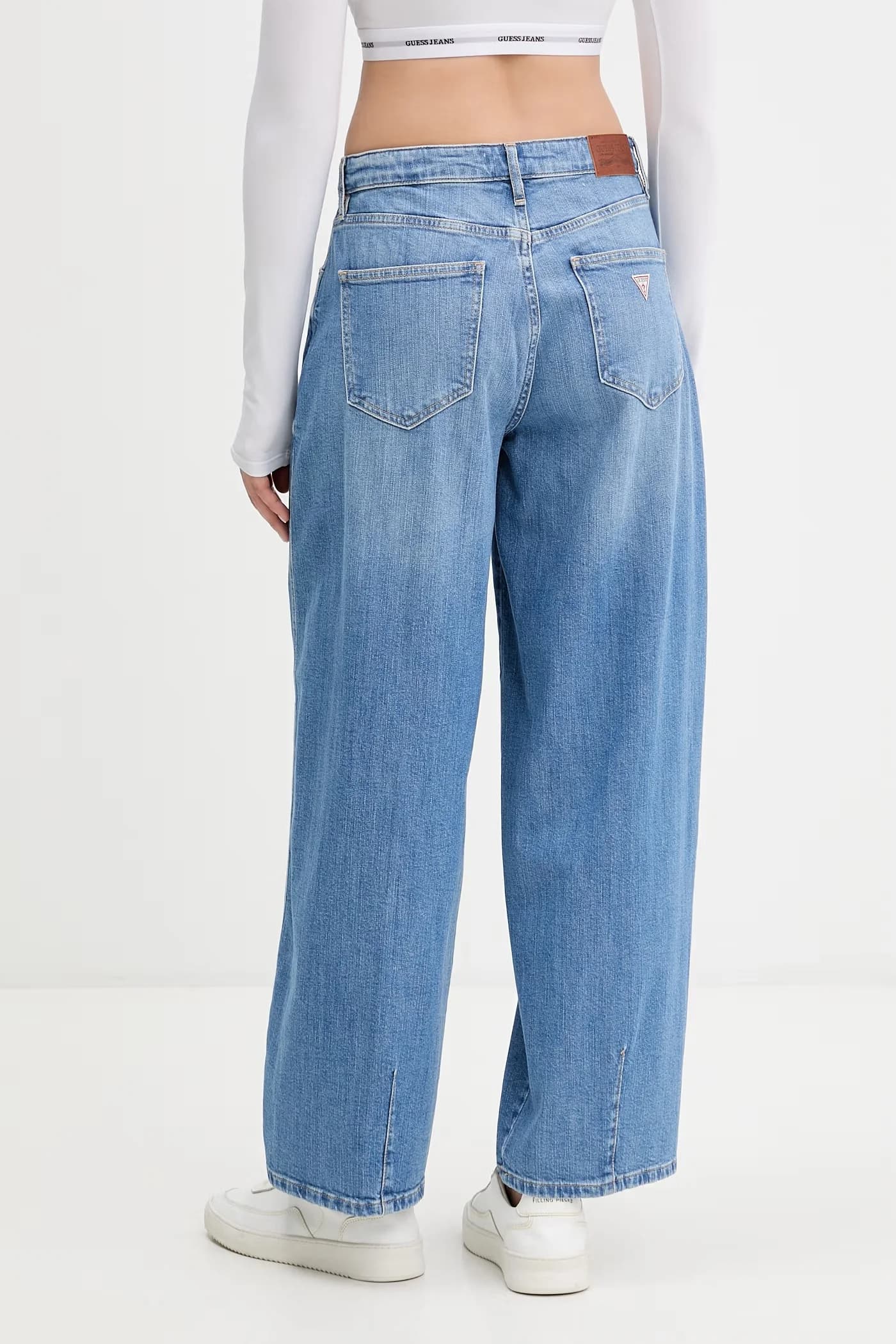 Женские джинсы-бочонки - фото 3