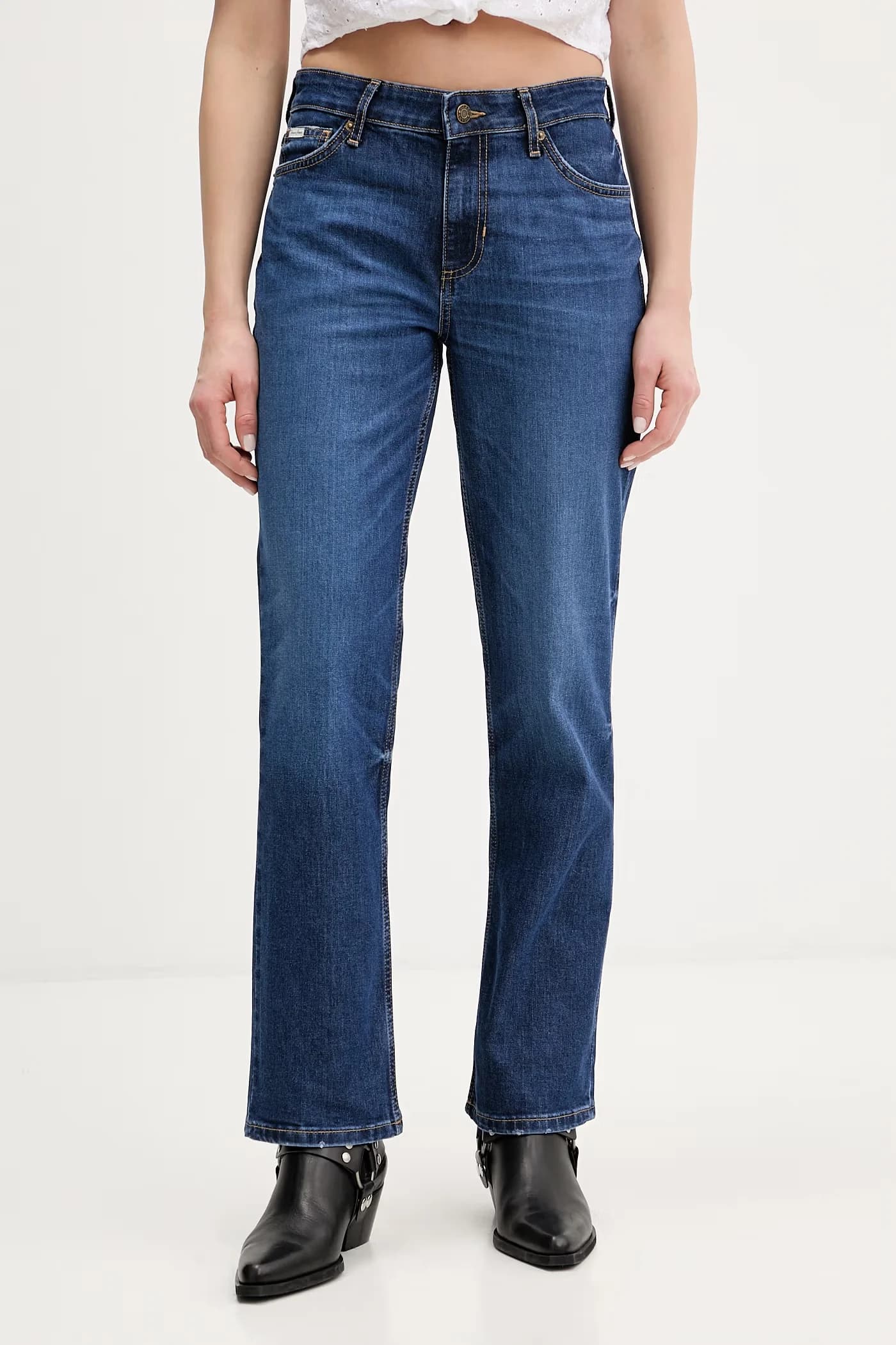 Женские прямые джинсы