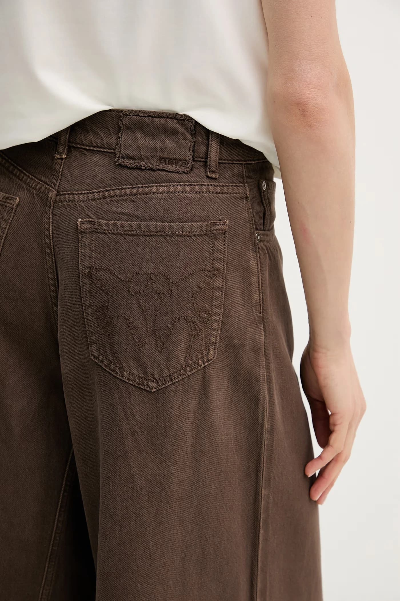 Женские джинсы свободного кроя - фото 4