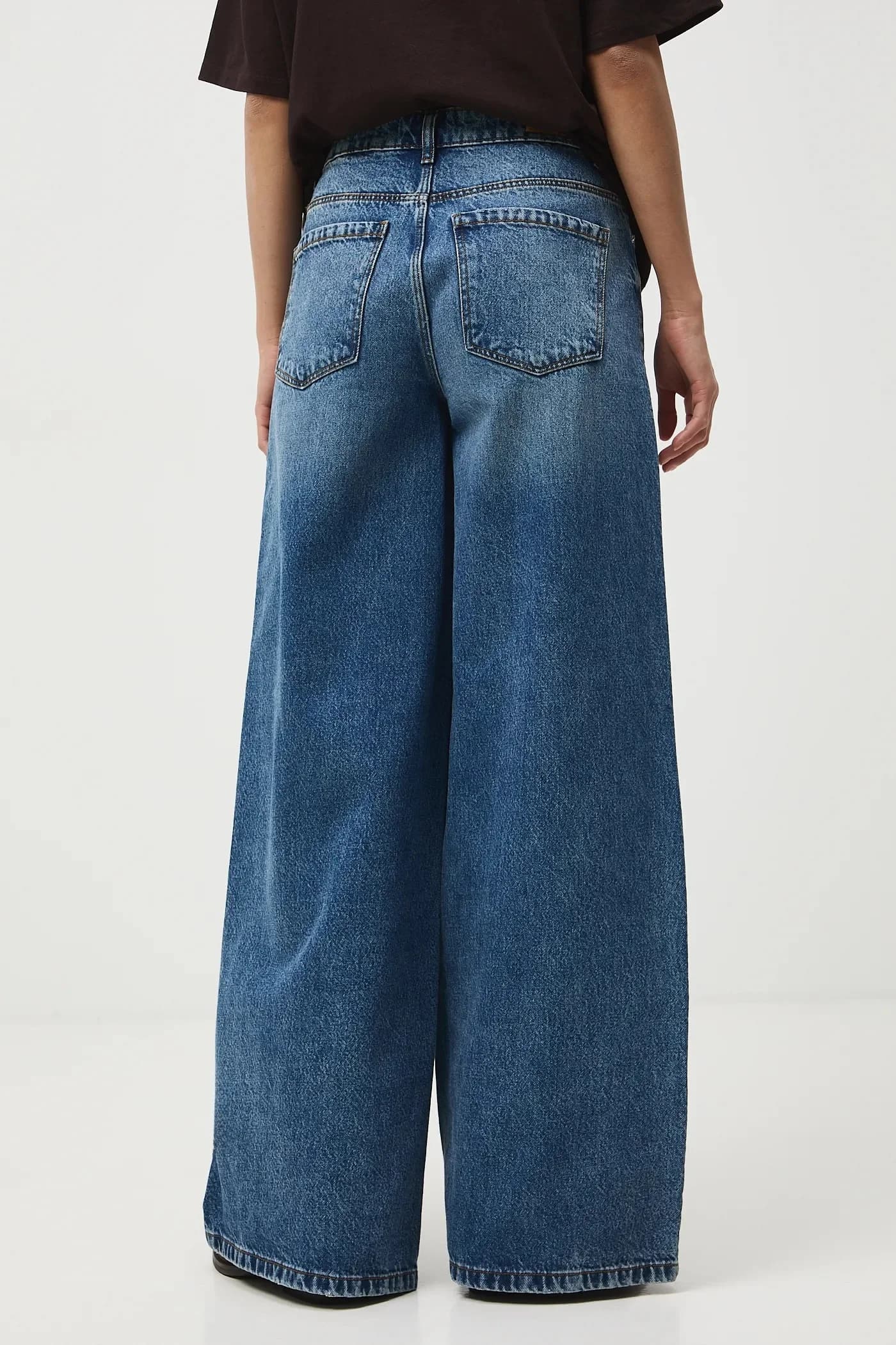 Женские широкие джинсы - фото 3