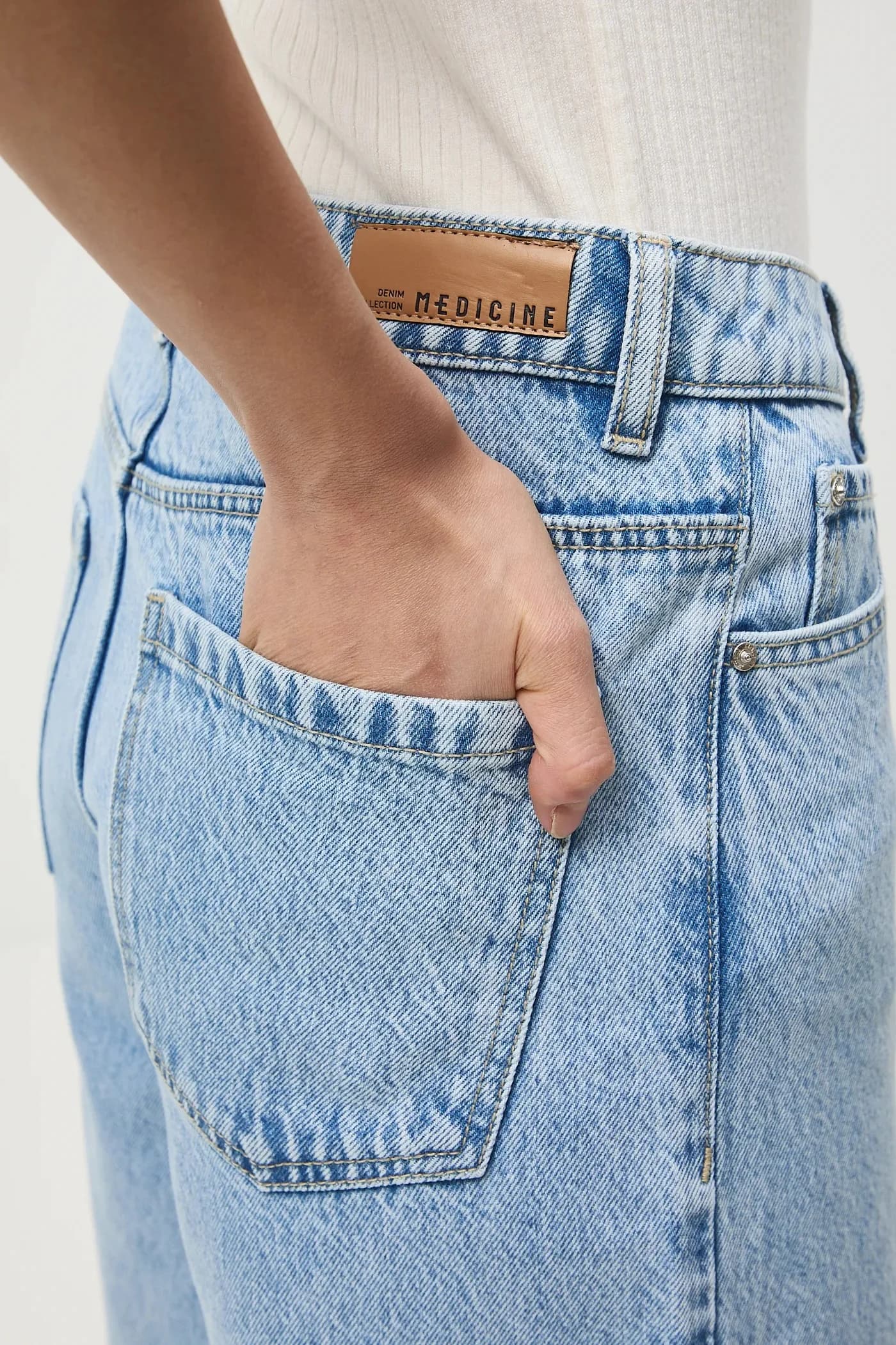 Женские широкие джинсы - фото 4