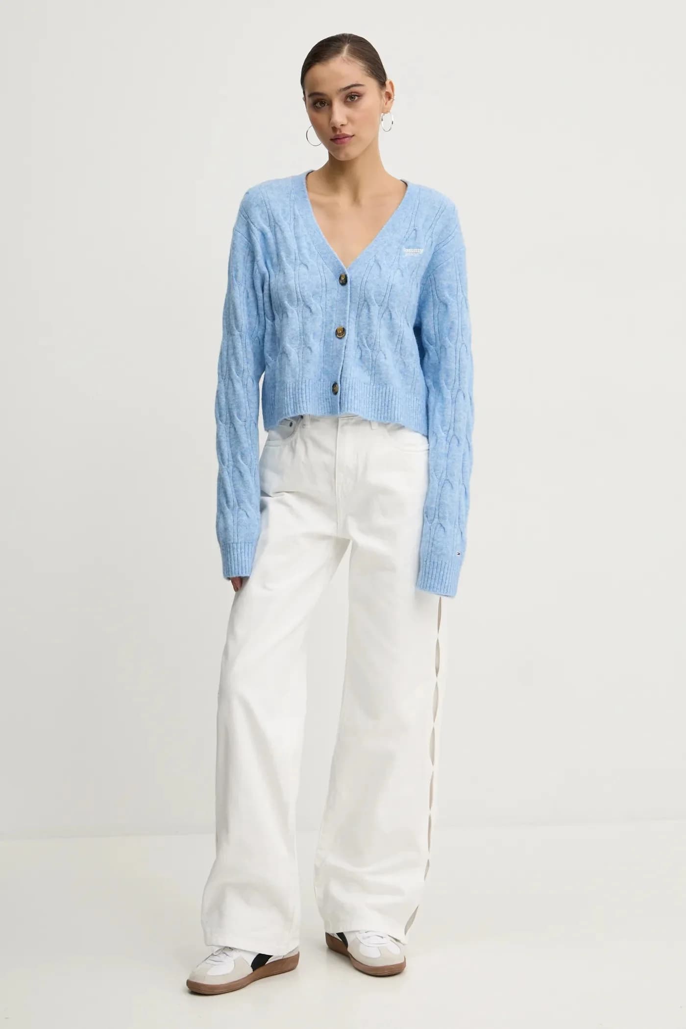 джинсы с широкими боковыми вырезами - фото 2