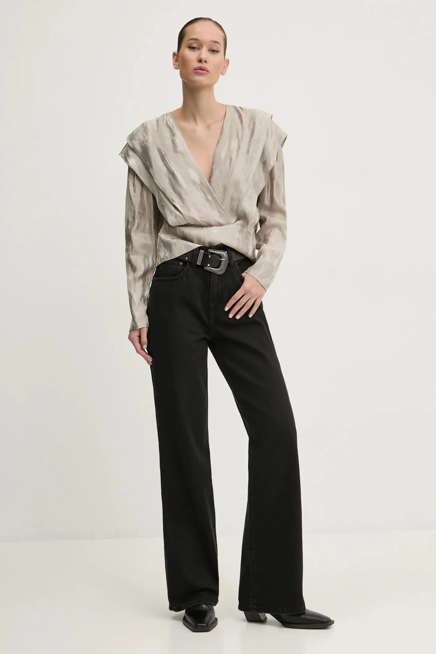 джинсы с широкими боковыми вырезами - фото 2