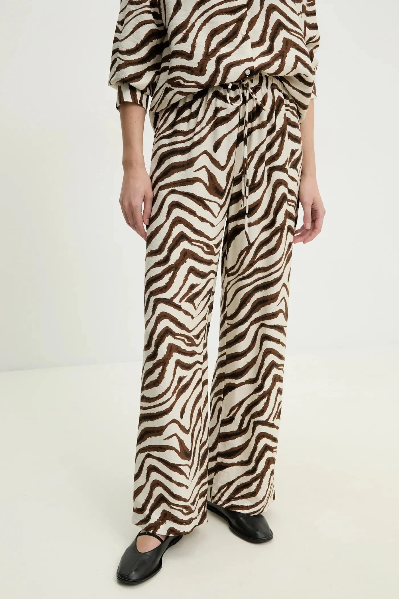 Рубашка и брюки - фото 4