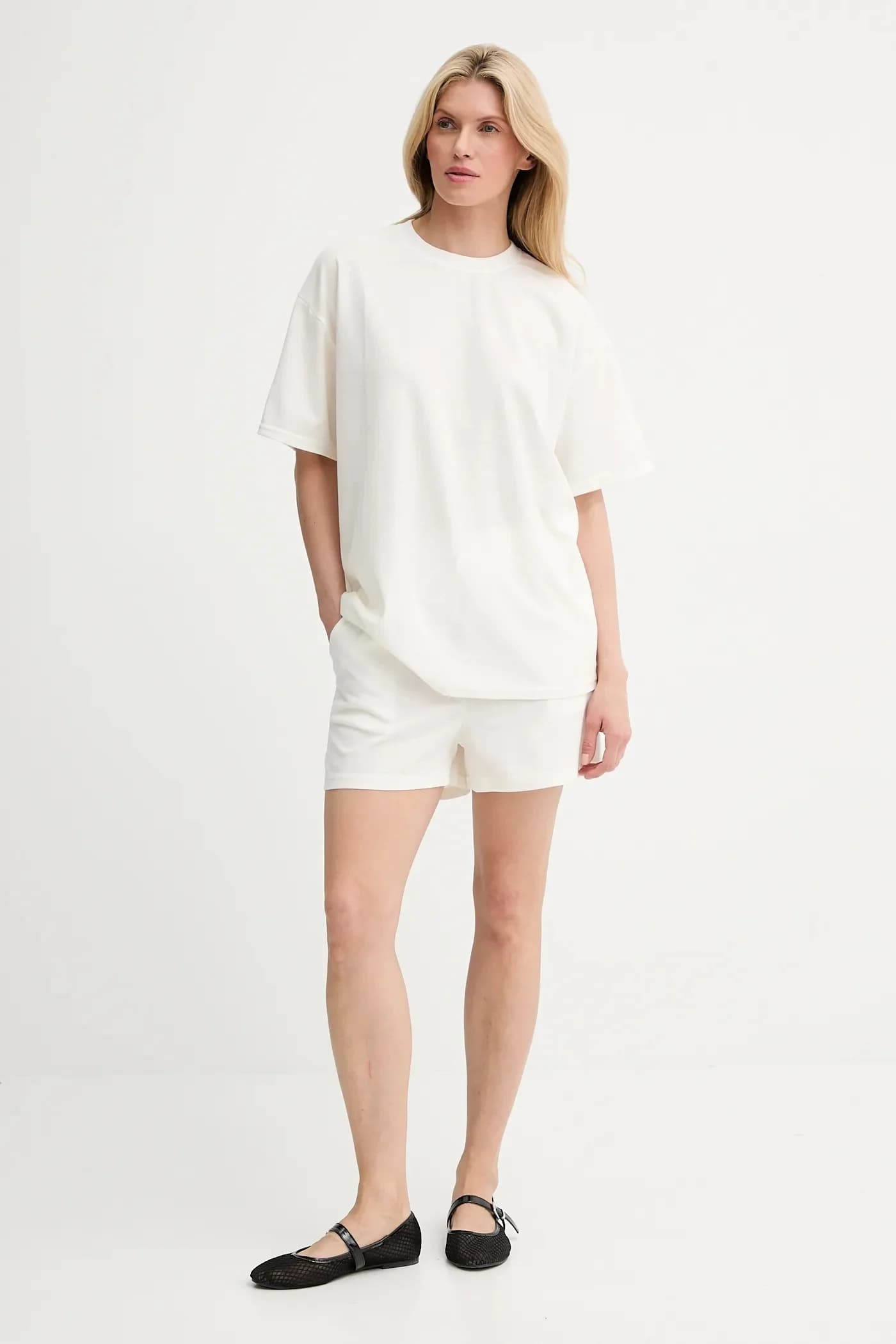 Футболка и шорты - фото 2