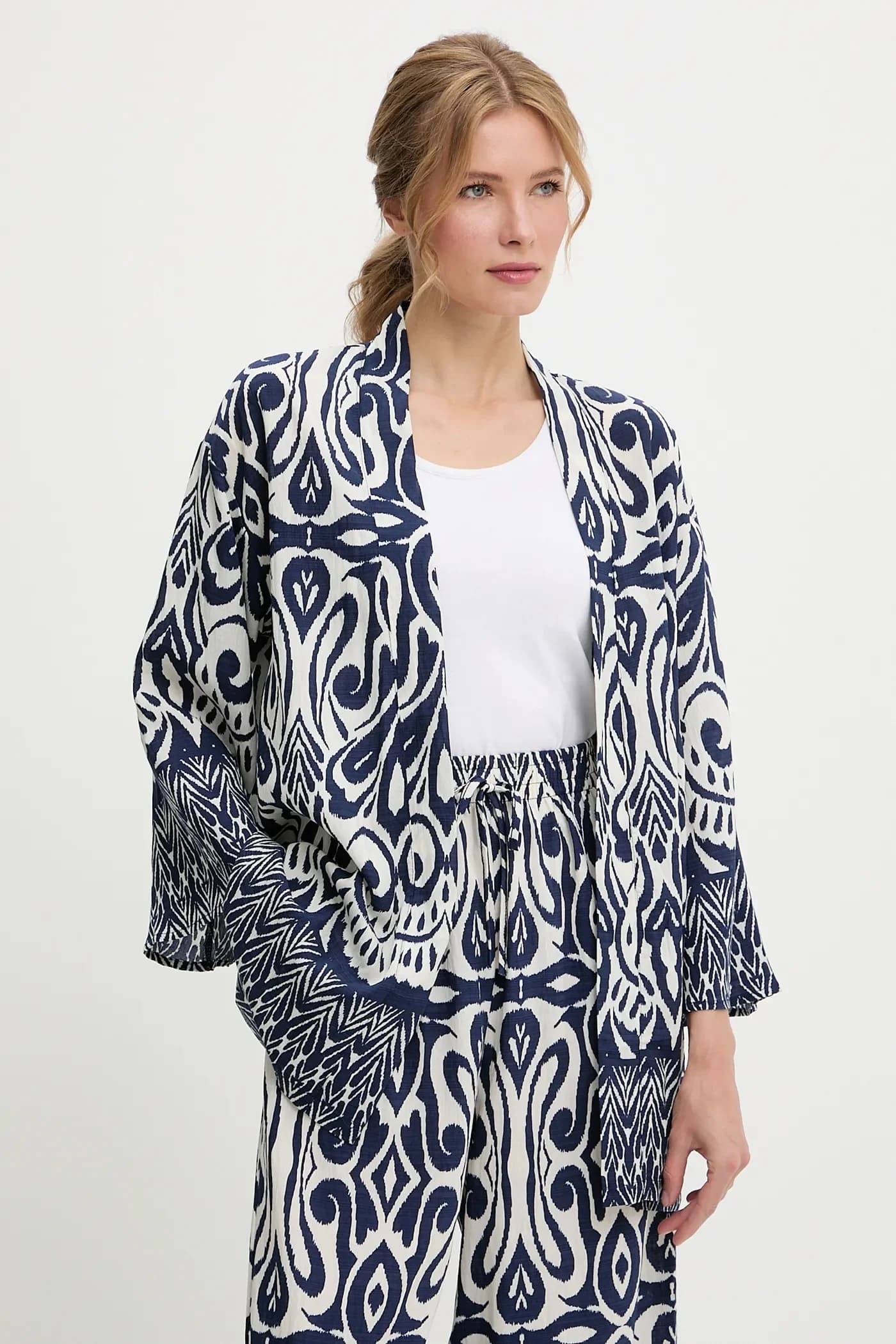 Куртка и брюки - фото 2