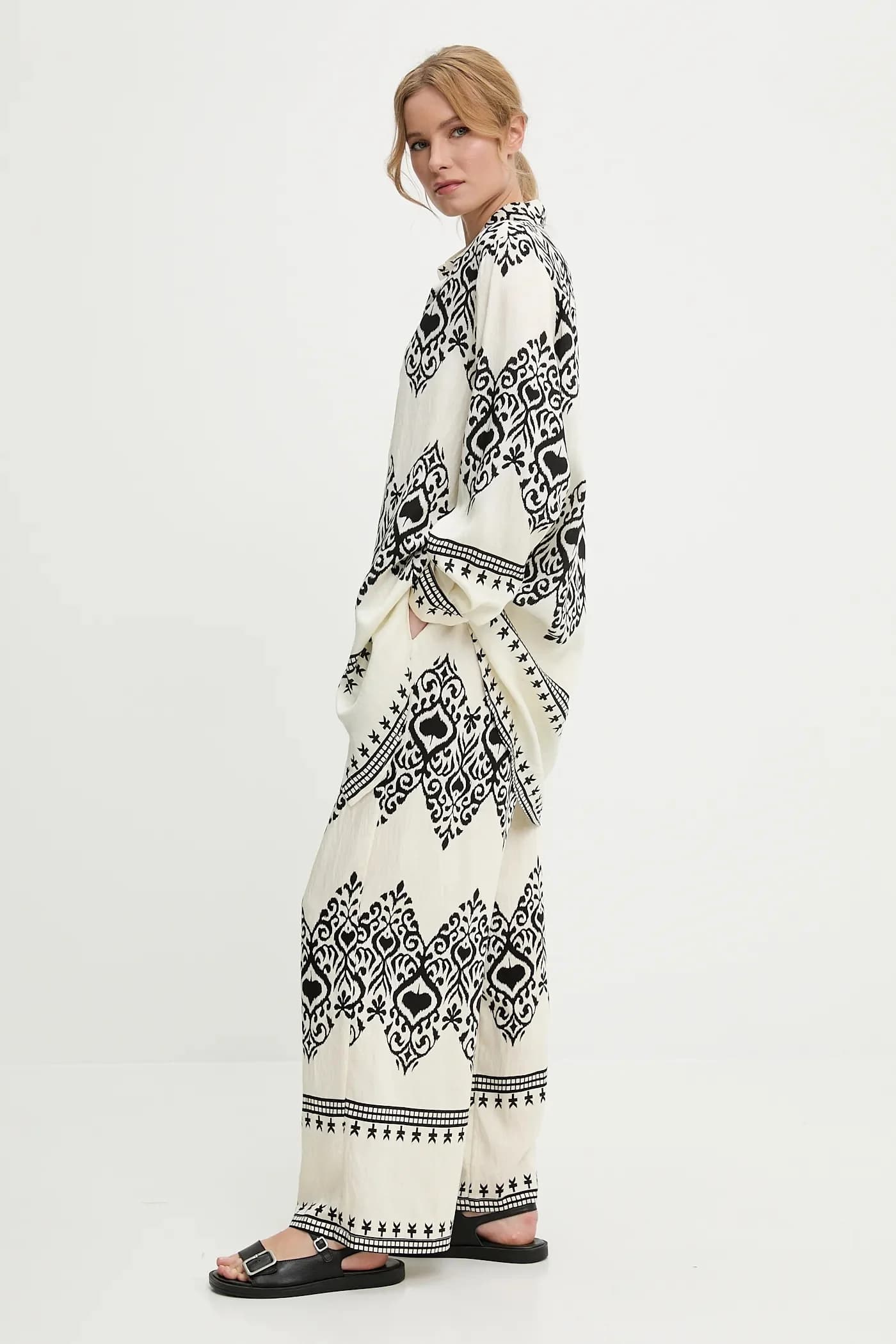 Рубашка и брюки - фото 2