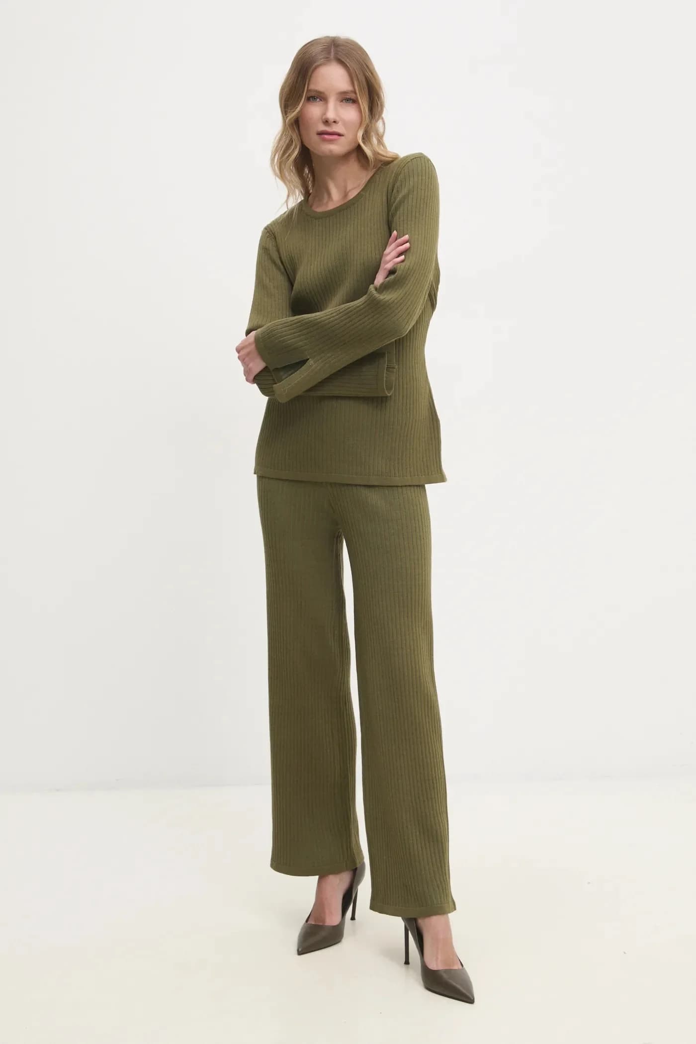 Свитер и брюки - фото 2