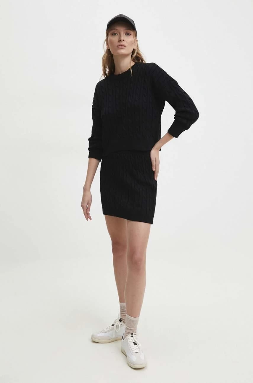 Комплект из свитера и юбки