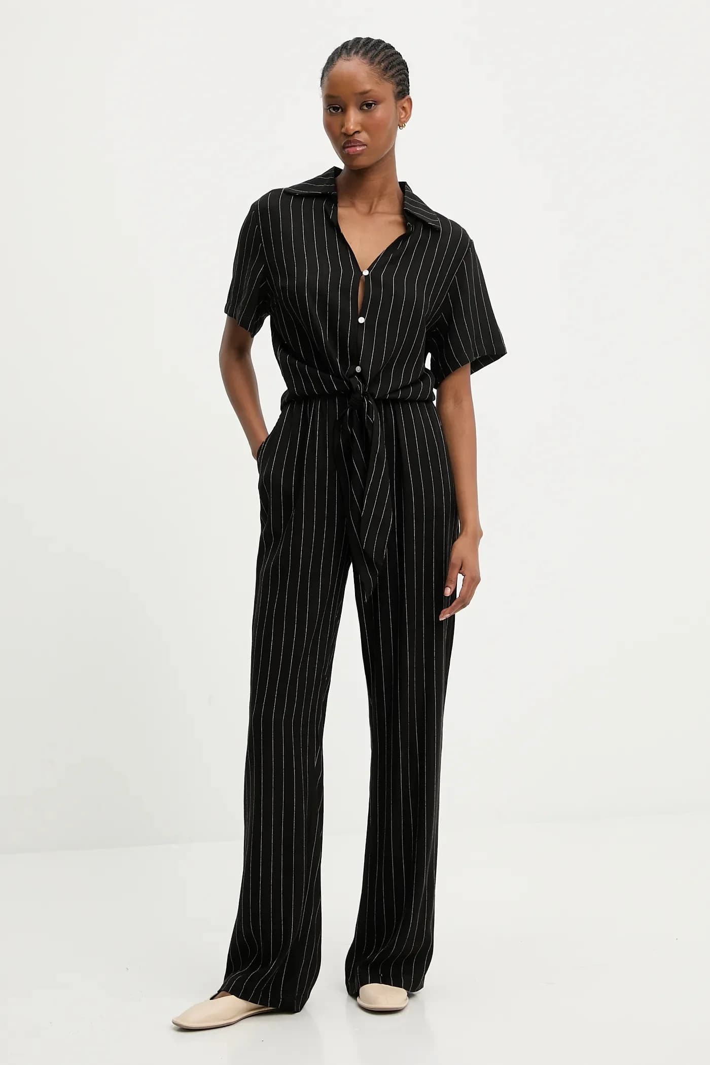 Льняная рубашка и брюки