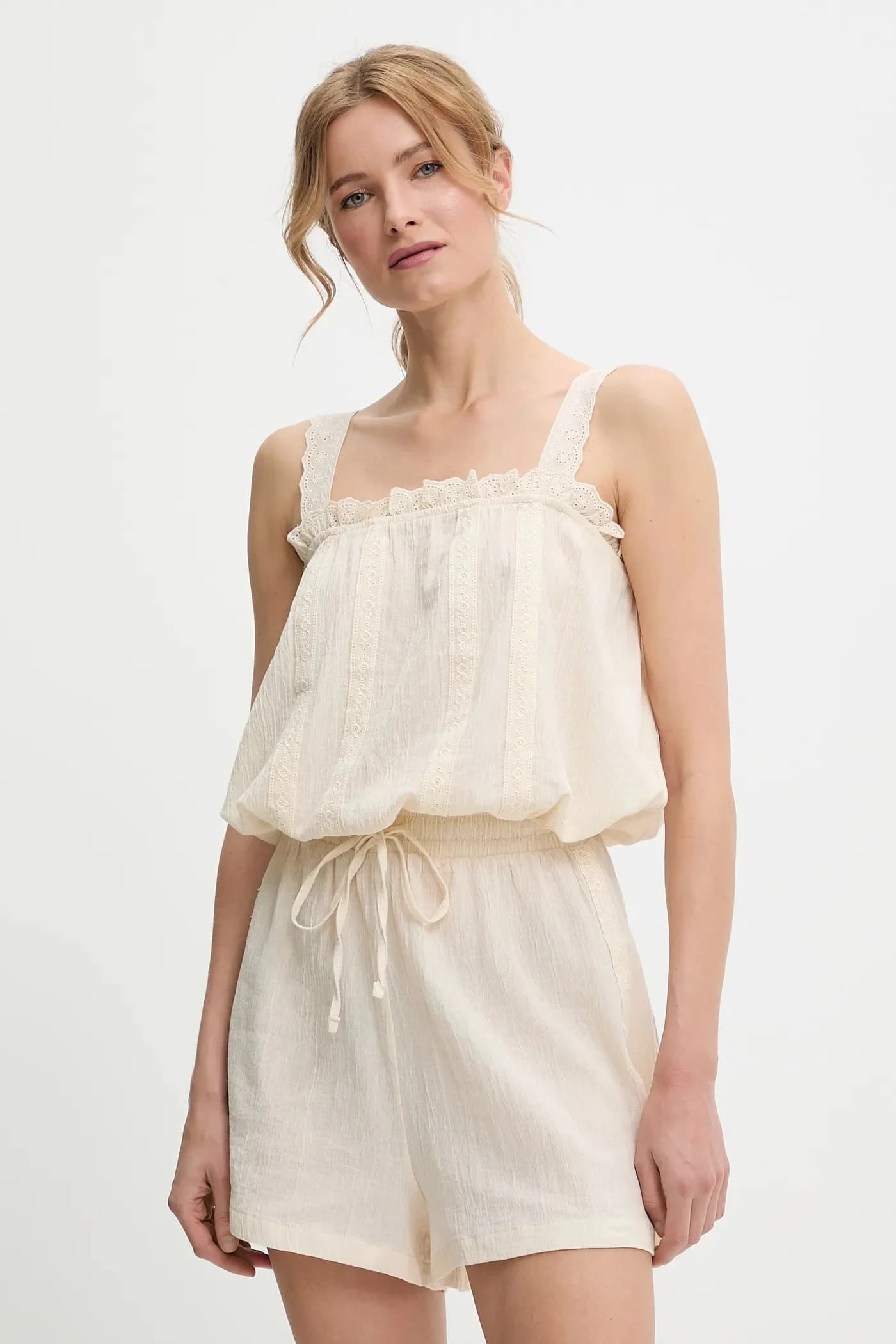 Хлопковая блузка и шорты