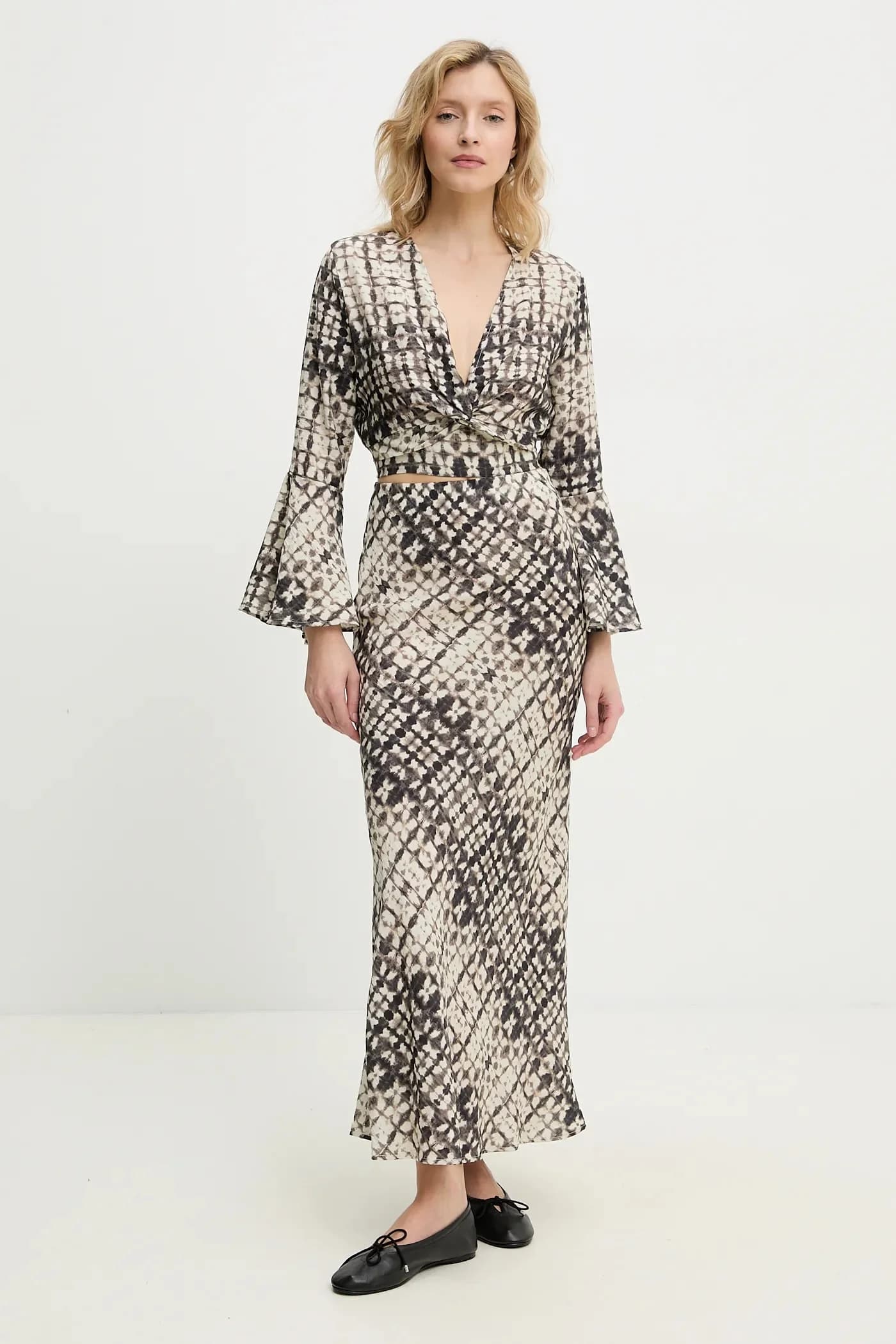 Комплект - блузка и юбка.